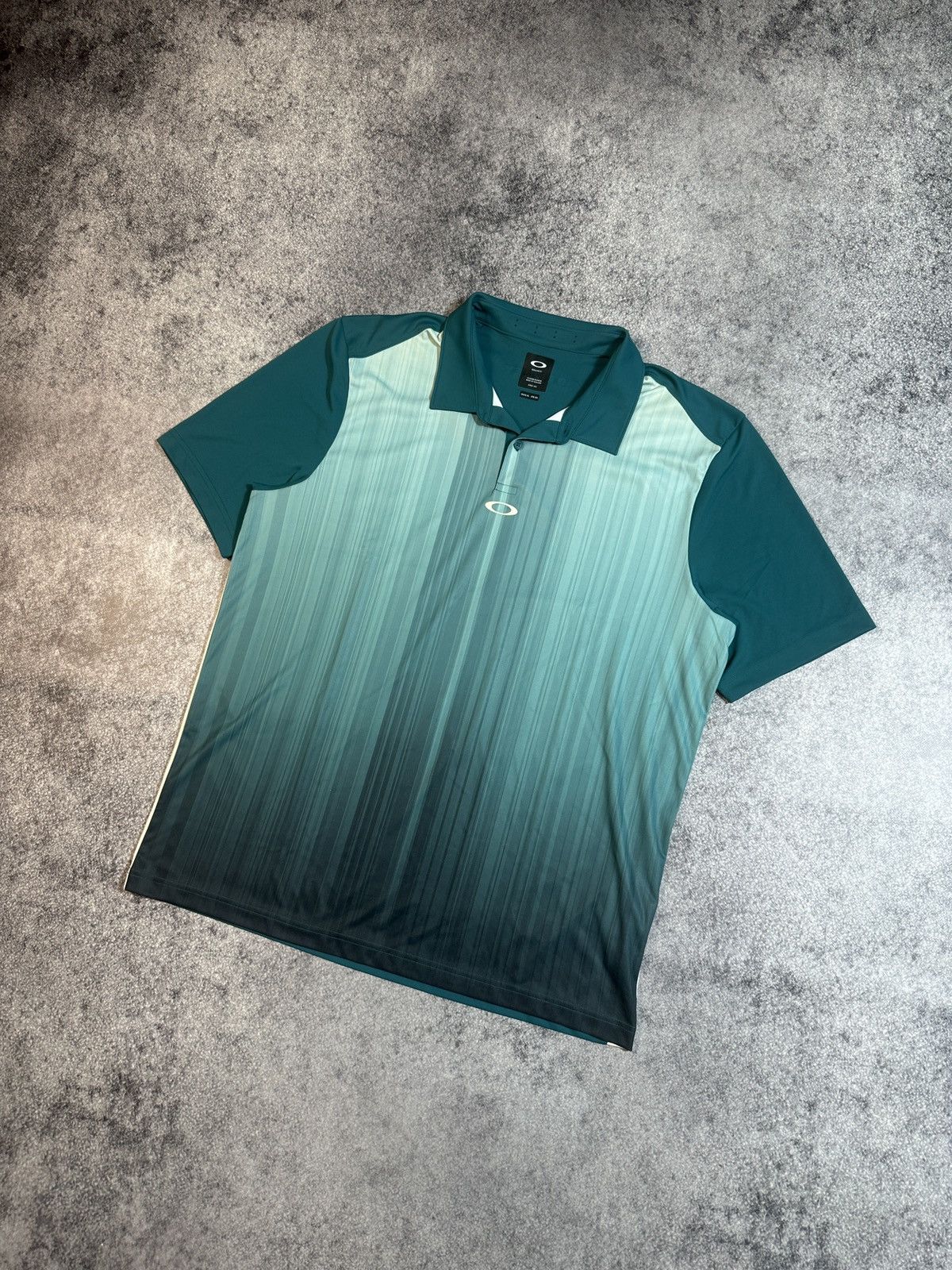 Y2K Oakley Central Logo Polos Streetwear Vintage Style USA