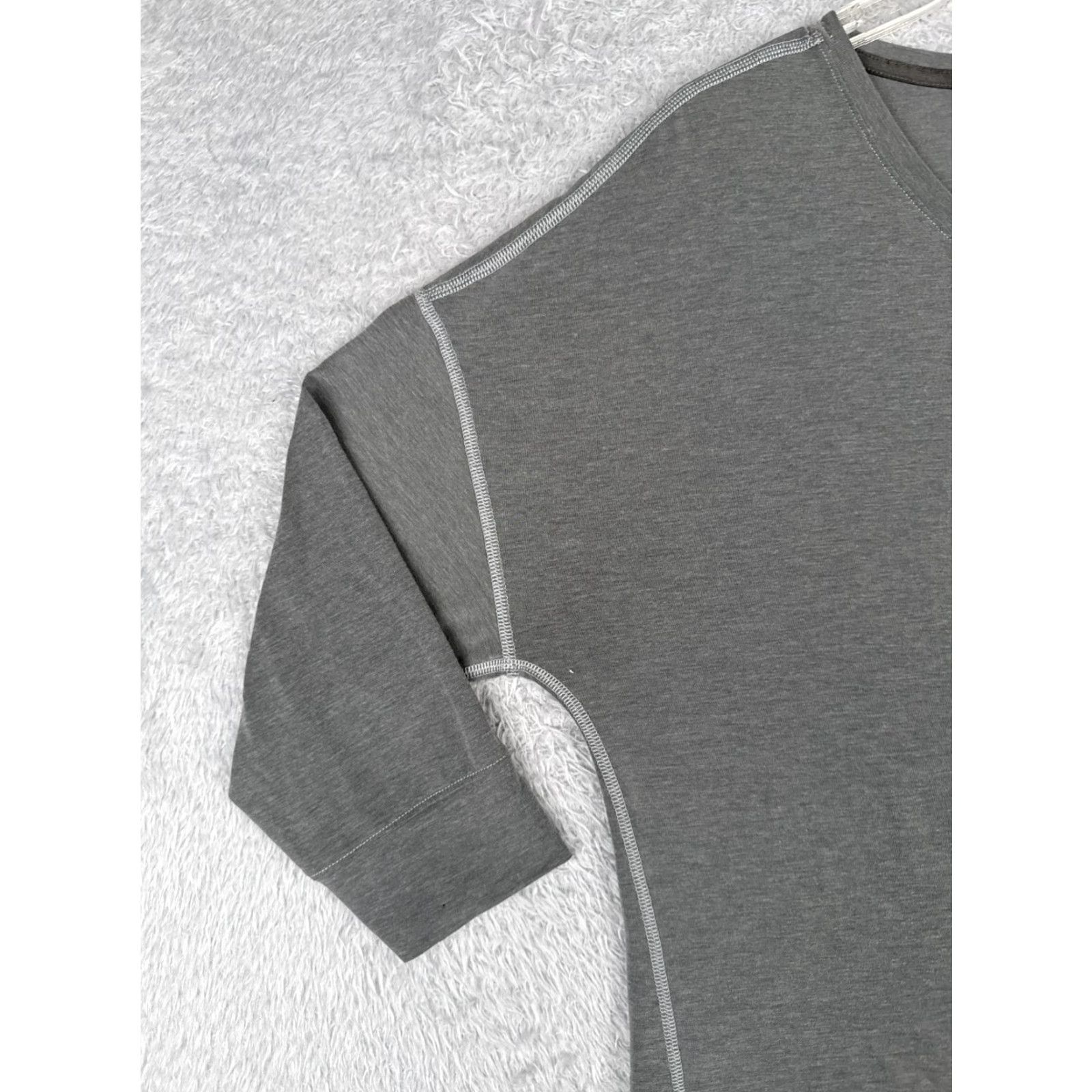 The North Face The North Face Shirt Womens L Gray Henley 3/4 Sleeve Polyester Blend Hike Vintage Casual Womens Size L / US 10 / IT 46 - 3 Thumbnail