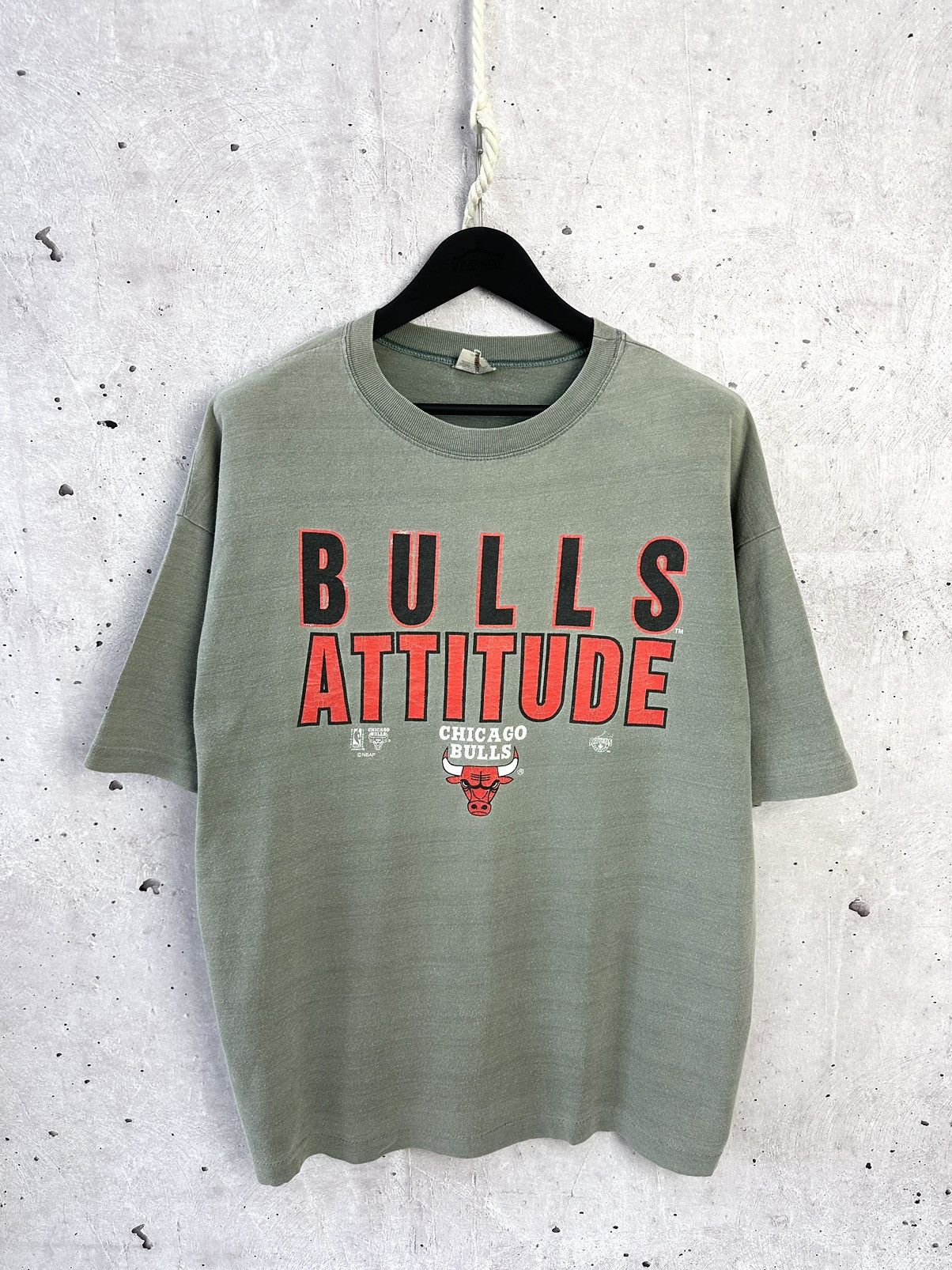 NBA Chicago Bulls 90s Vintage Attitude Ravens Athletic T-shirt Size US XL / EU 56 / 4 - 1 Thumbnail