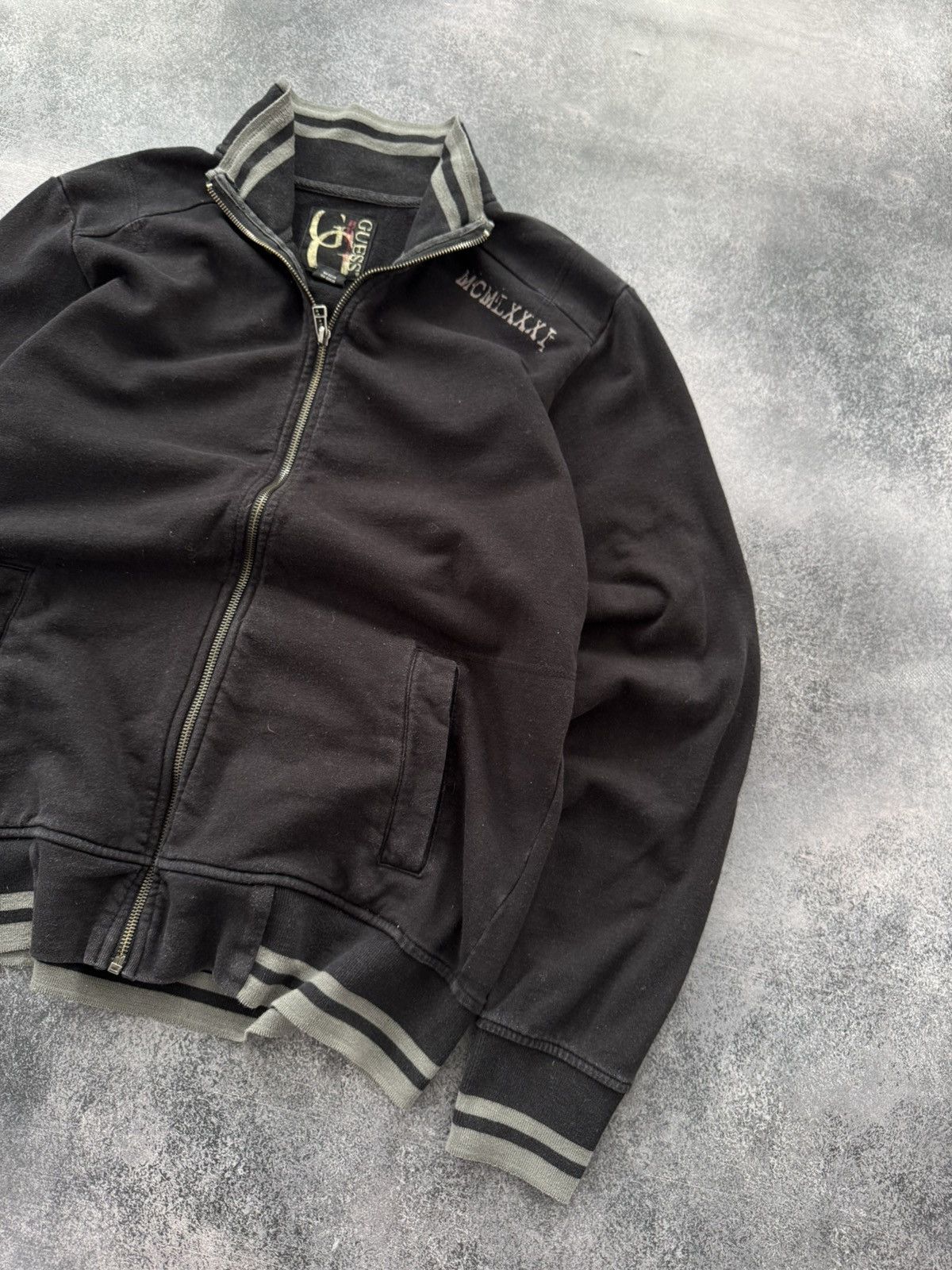 Guess Guess vintage y2k zip sweatshirt japanese brand avant garde Size US L / EU 52-54 / 3 - 3 Thumbnail