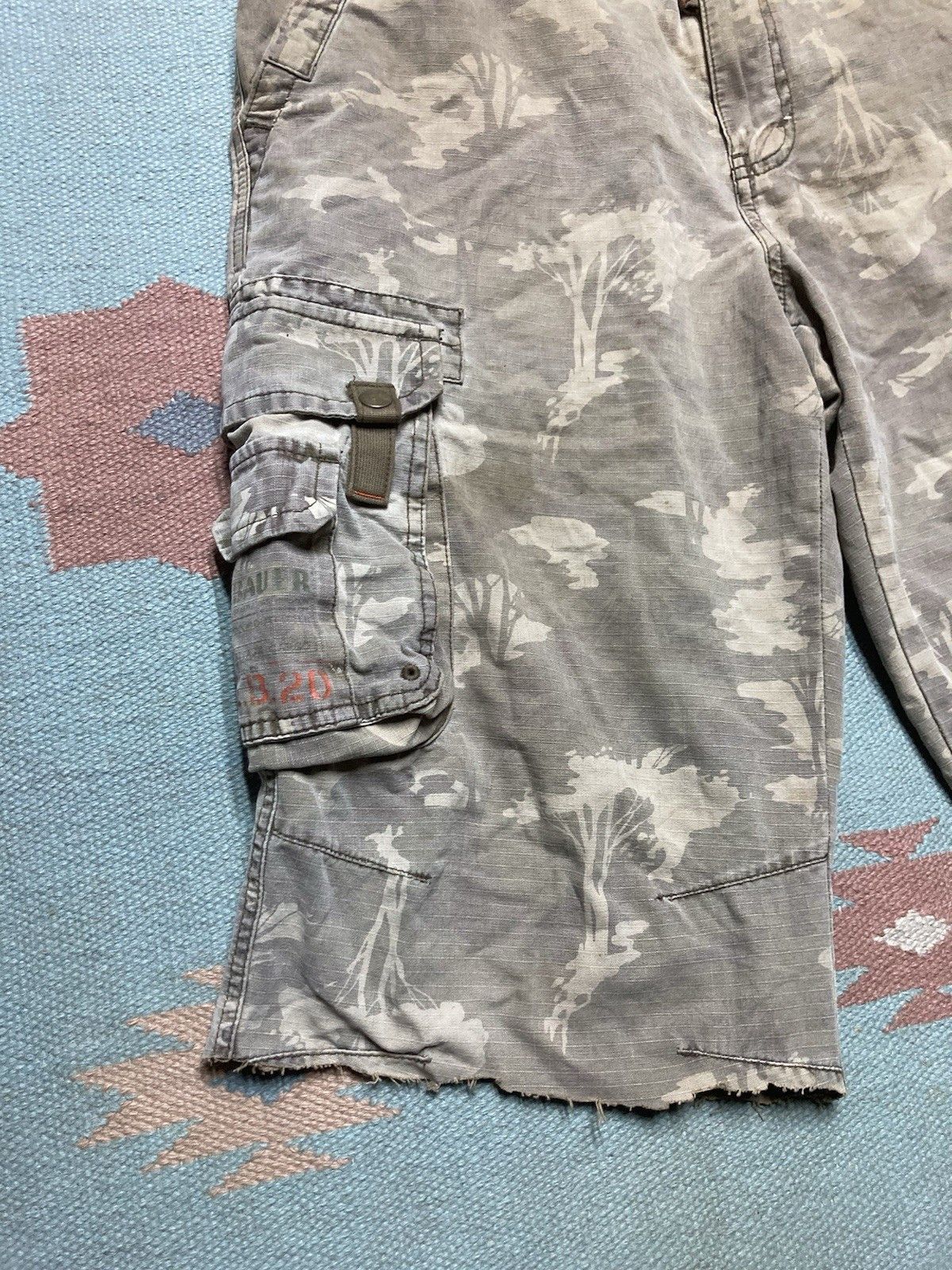 Wrangler Eddie Bauer camo cargo shorts ripstop cotton distressed 34 Size US 34 / EU 50 - 3 Thumbnail