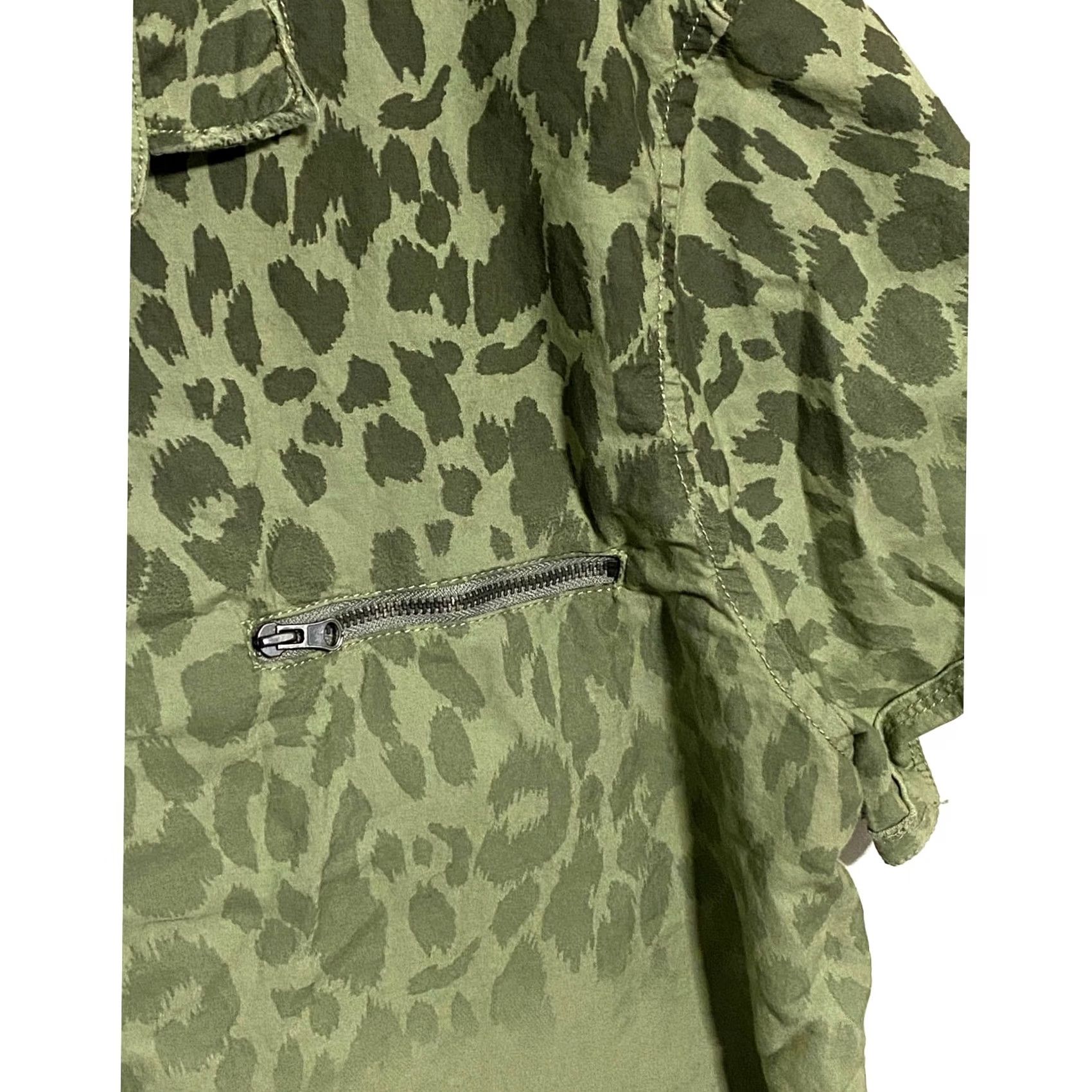 Vintage VINTAGE I.N.C. Green Animal Print Button Shirt Men 2XL Short Sleeve Grunge Punk Ombre Pocket Button Shirt Mens XXLPark Urban edgy Size US XXL / EU 58 / 5 - 4 Thumbnail