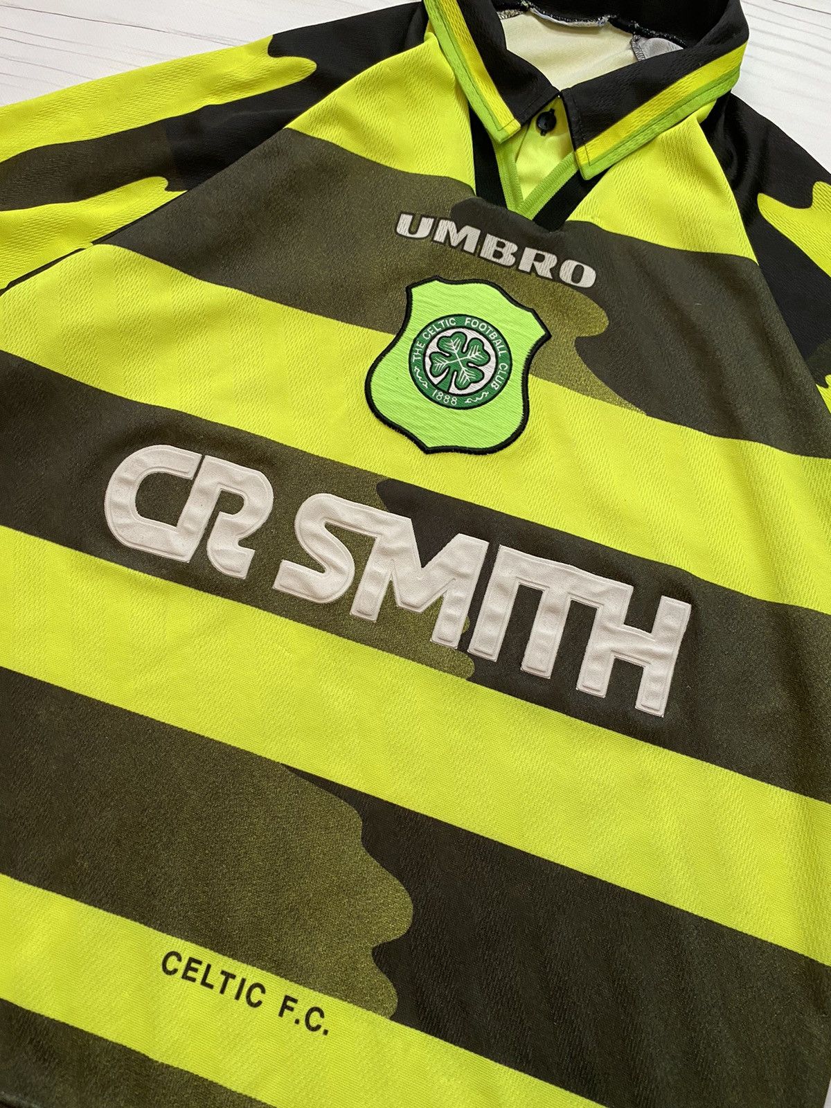 Umbro × Vintage Vintage Umbro Celtic 1996 1998 Away Soccer Shirt Football Size US M / EU 48-50 / 2 - 6 Thumbnail
