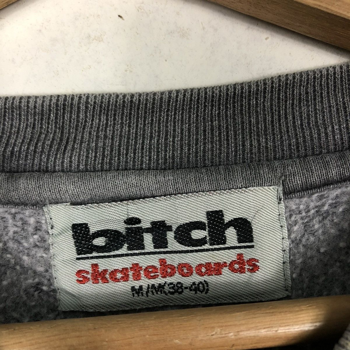 Japanese Brand 🔥VINTAGE SWEATSHIRT BITCH SKATEBOARD USA BIG LOGO Size US M / EU 48-50 / 2 - 13 Thumbnail