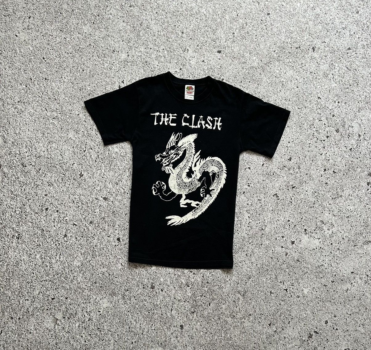 Band Tees × Japanese Brand × Vintage Vintage The Clash Japanese Dragon Hook Up Rock T-Shirt Size US S / EU 44-46 / 1 - 2 Thumbnail