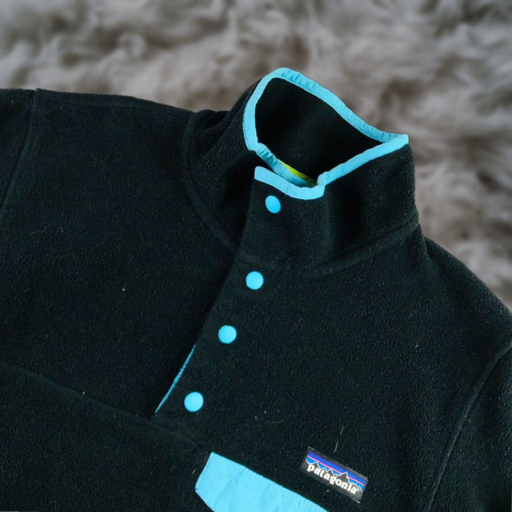 Patagonia Women's Synchilla Snap-T Jacket Black/Teal Trim Small Fleece Pockets Logo Casual Womens
