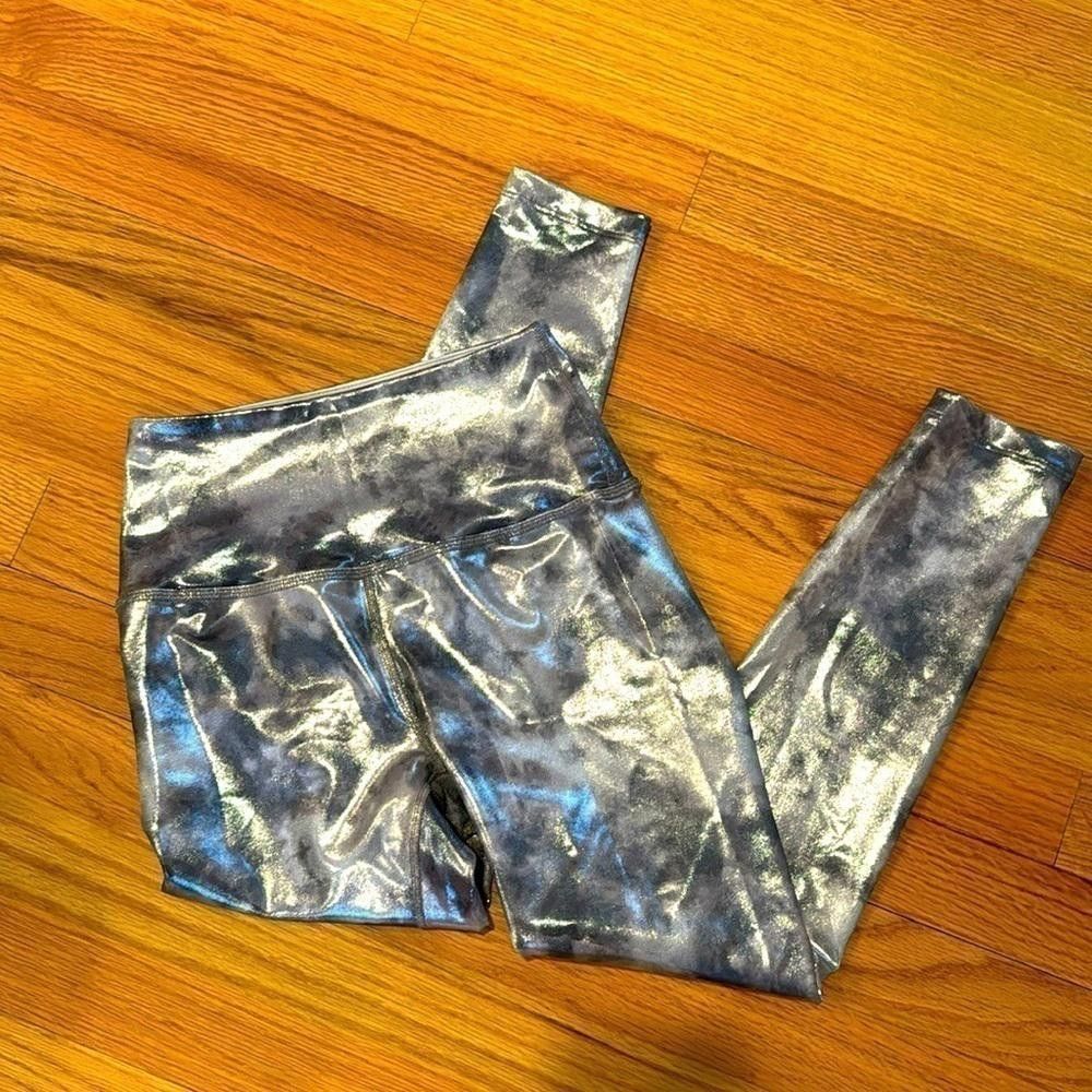Designer Beyon Yoga tie dye metallic legging- used Size 25" / US 0 / IT 36 - 3 Thumbnail