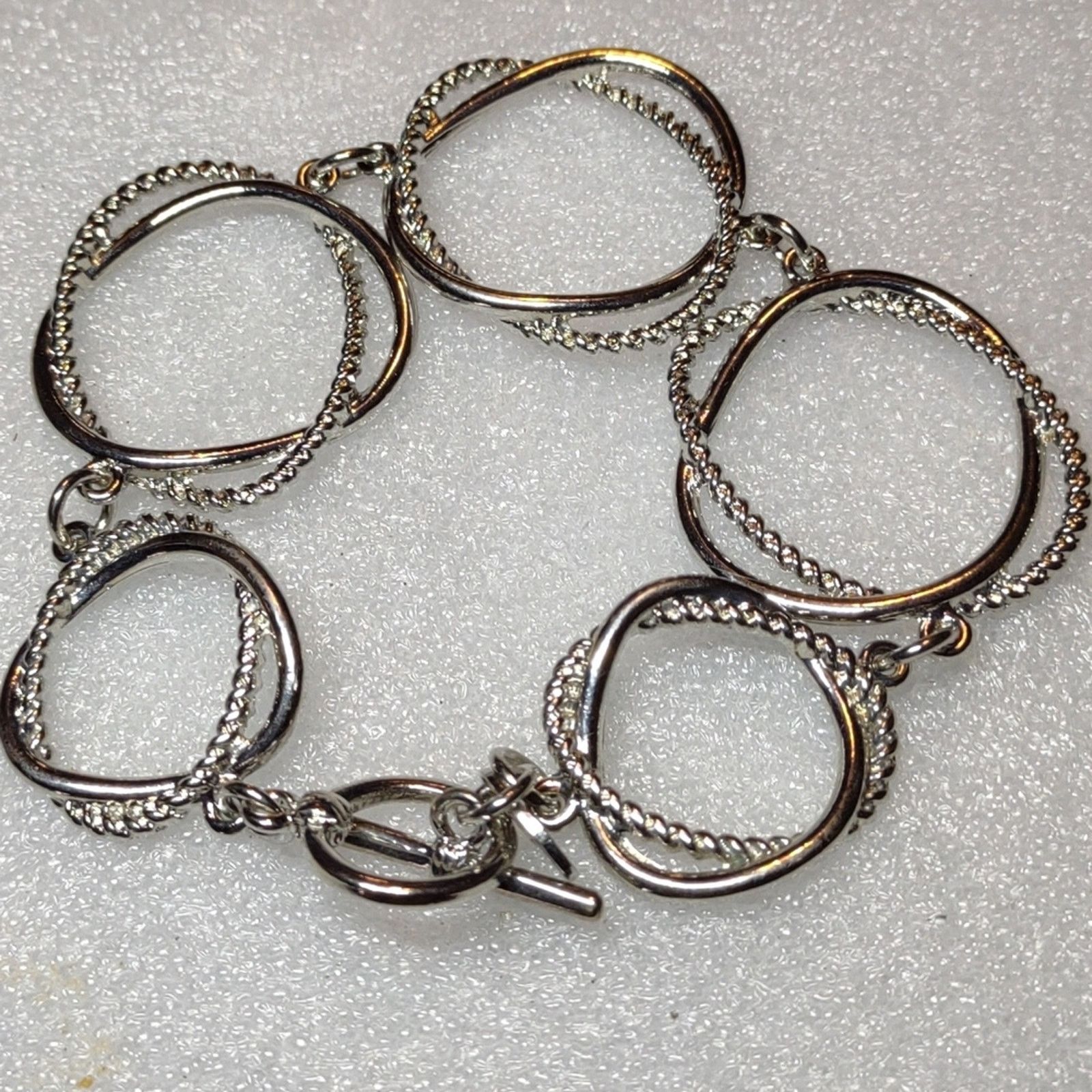 Vintage Gorgeous vintage silver love infinity bracelet Size ONE SIZE - 1 Preview