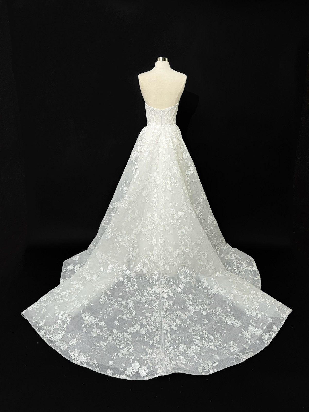 Other Preloved US 4 Anna Augusta Embroidery lace Bridal Gown Size S / US 4 / IT 40 - 7 Thumbnail