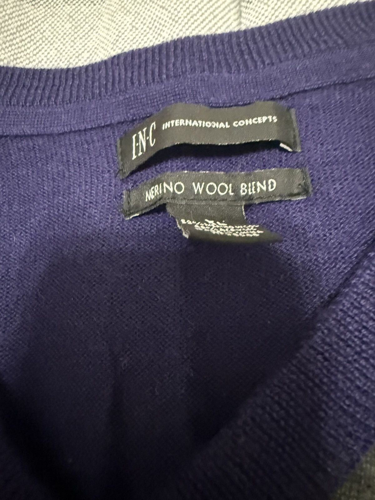 UNIK International Inc. Merino Wool Blend V-Neck Sweater Size US XL / EU 56 / 4 - 2 Thumbnail