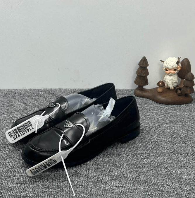 Prada Prada round toe slip-on loafers Size US 8 / IT 38 - 1 Thumbnail