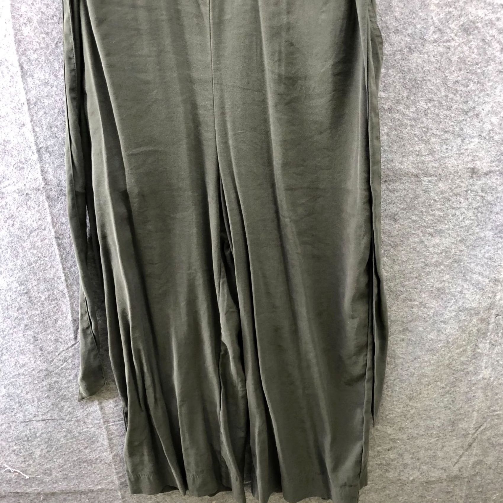 H&M H&M Wide Leg Utility Jumpsuit Womens 6 Army Green Tie Waist Short Sleeve Jumpsuit Womens 6 Army Green Tie Waist Short Sleeve Size 28" / US 6 / IT 42 - 4 Thumbnail