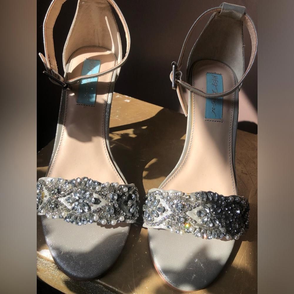 Designer Strap heels pumps. Silver with pearls and stones. Size US 6.5 / IT 36.5 - 2 Thumbnail