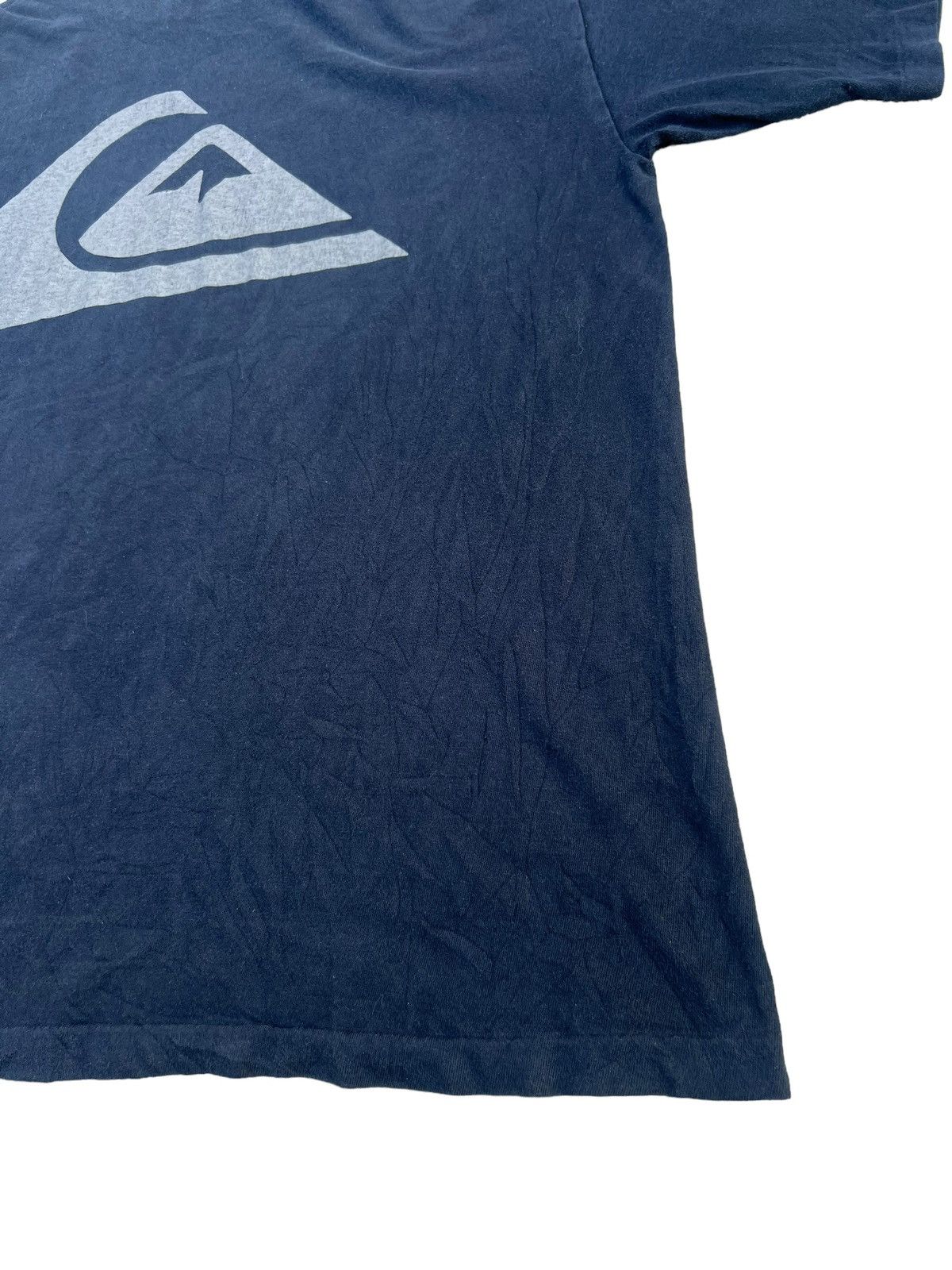 Quiksilver Vintage 90s Quiksilver Faded Black Spell out Big Logo tee Size US L / EU 52-54 / 3 - 16 Thumbnail
