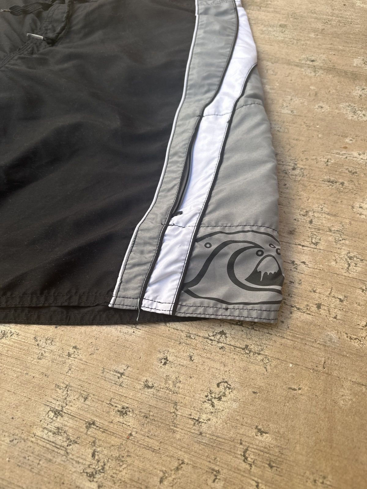 Quiksilver × Vintage Vintage 90s Baggy Black Quiksilver Core Shorts swim trunks Size US 36 / EU 52 - 2 Thumbnail