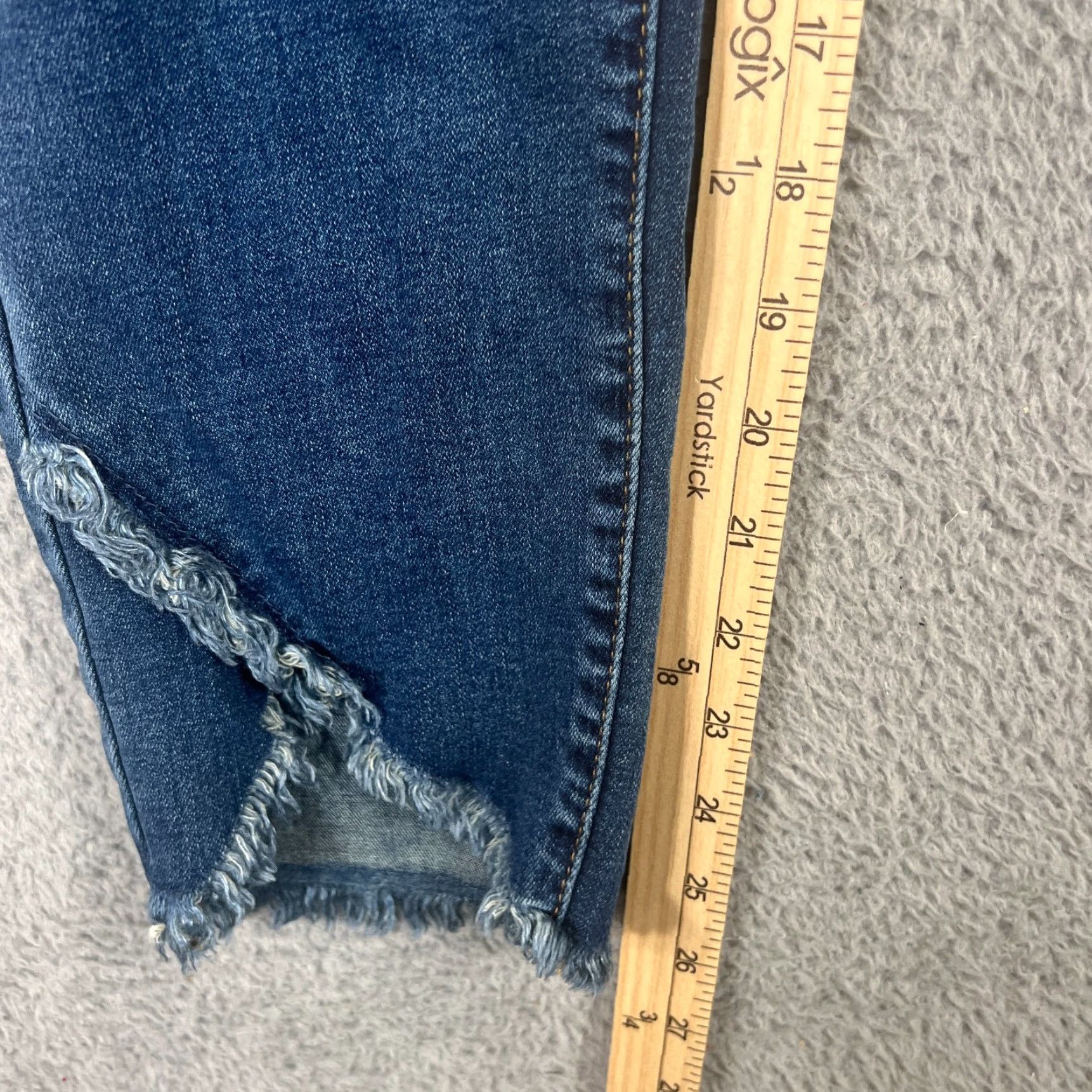 Vintage Judy Blue Jeans Women 15/32 Blue Medium Wash Skinny Fit Stretch Raw Hem Size 24" / US 00 / IT 34 - 2 Thumbnail