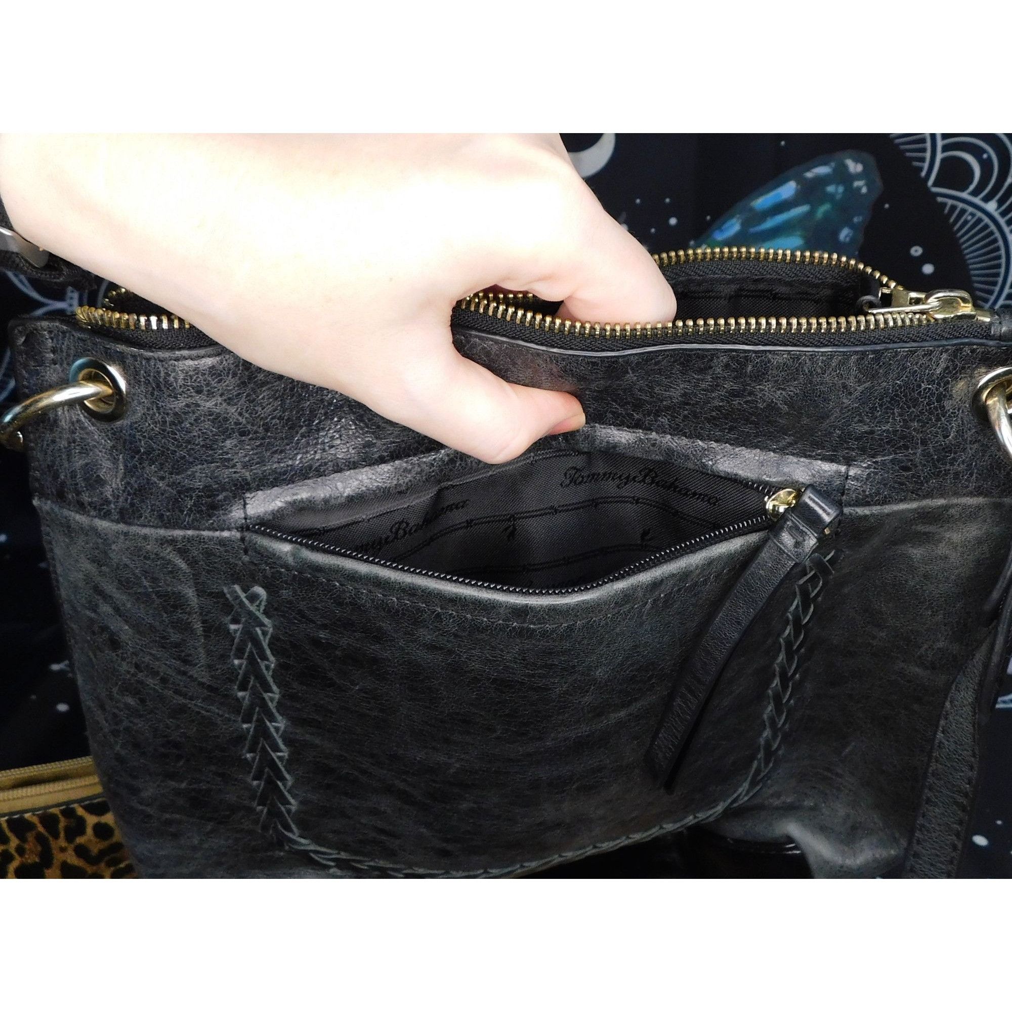 Tommy Bahama Tommy Bahama Ipis Leather Zip Crossbody Bag Size ONE SIZE - 9 Thumbnail