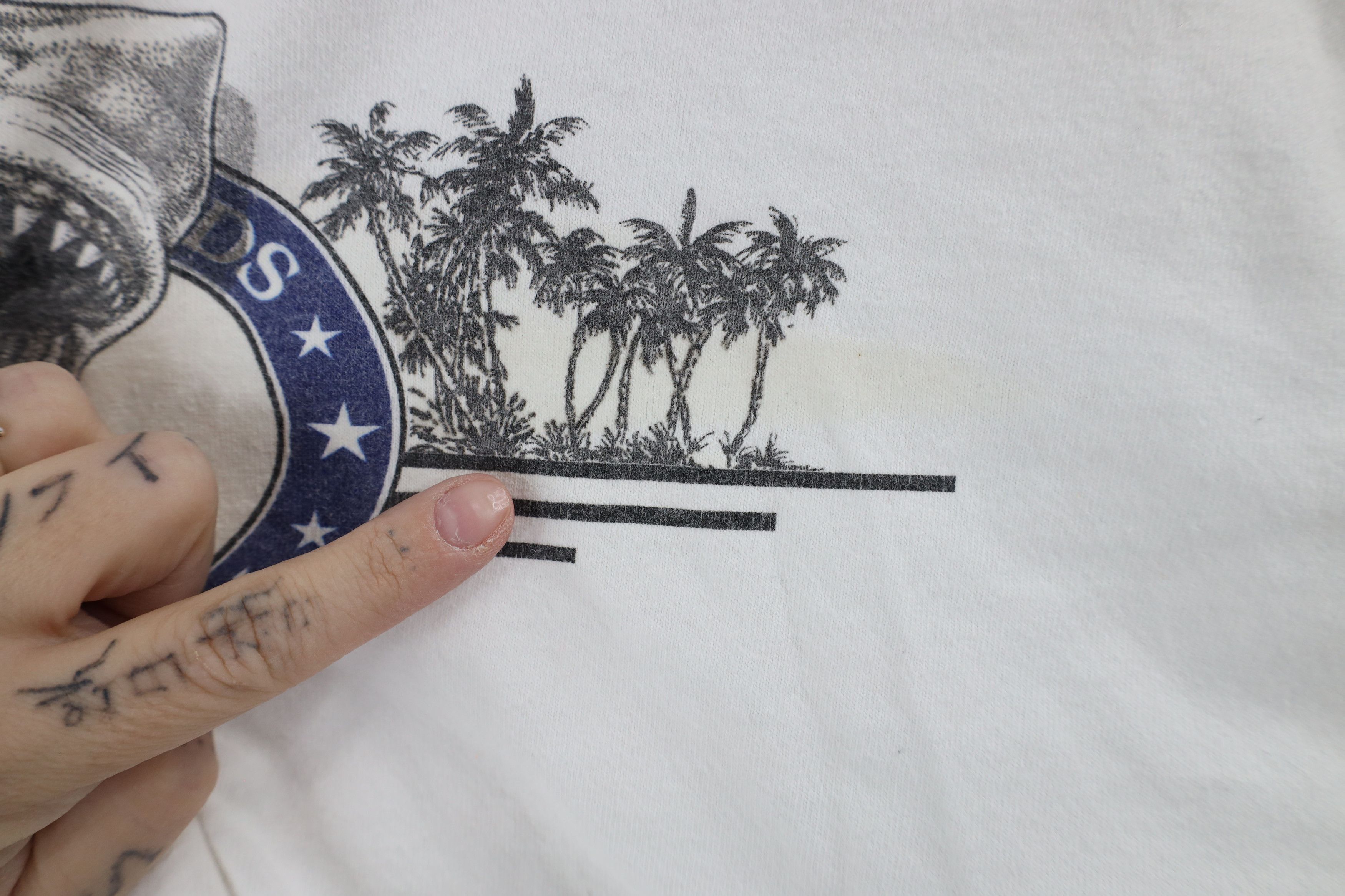 Vintage Vintage 90s Streetwear Mackinaw Great White Shark T-Shirt Size US XL / EU 56 / 4 - 6 Thumbnail