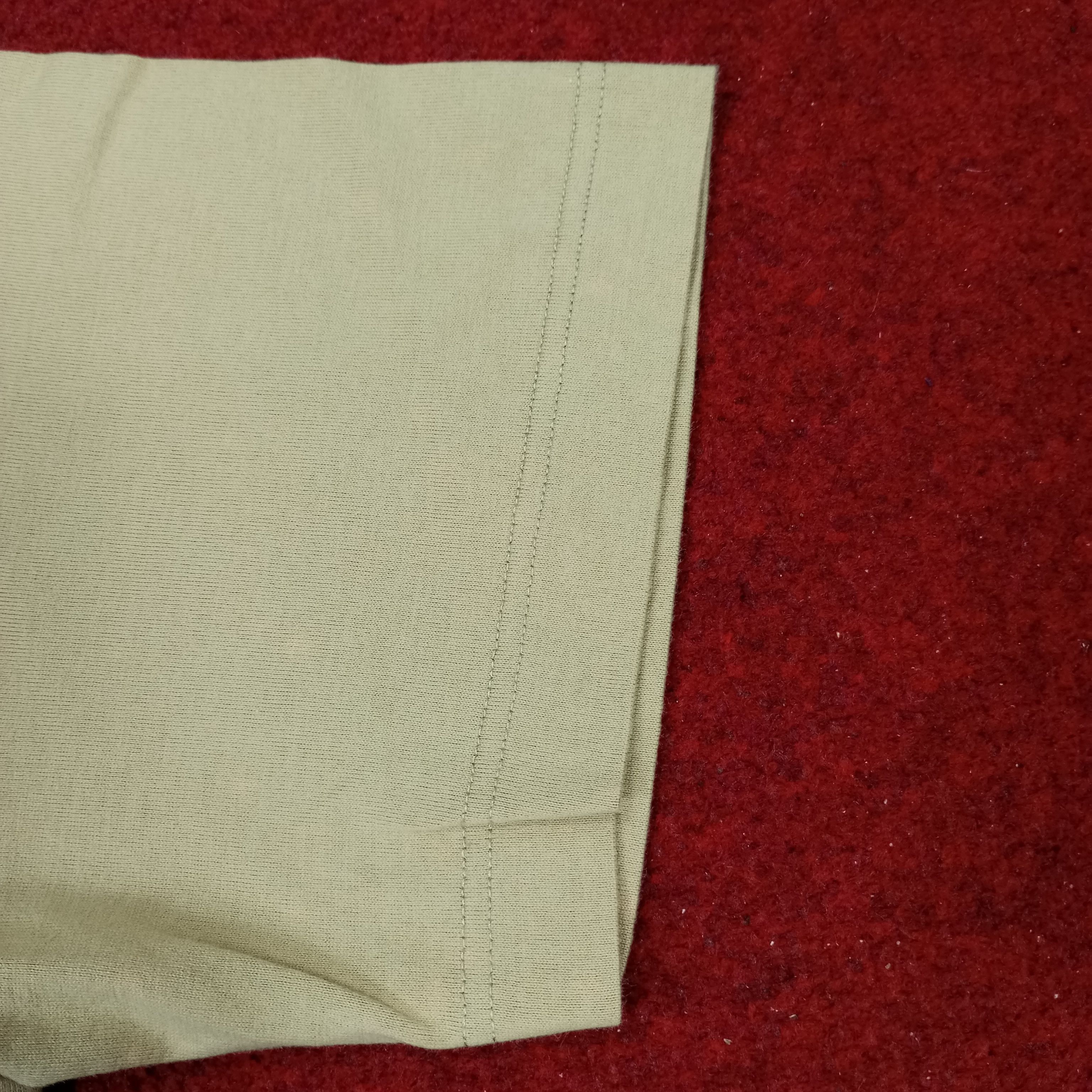 Burberry × Vintage Burberry London Pocket Design Fashion Style Tshirt Size US M / EU 48-50 / 2 - 8 Thumbnail
