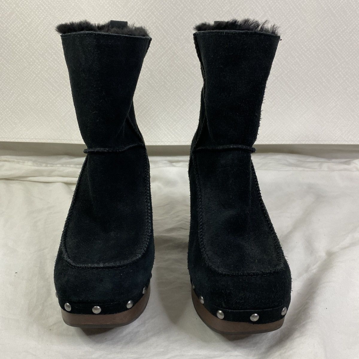 Ugg UGG Kouri Suede Sheepskin Clog Boots Women Black Sz 9 EUC Size US 9 / IT 39 - 3 Thumbnail