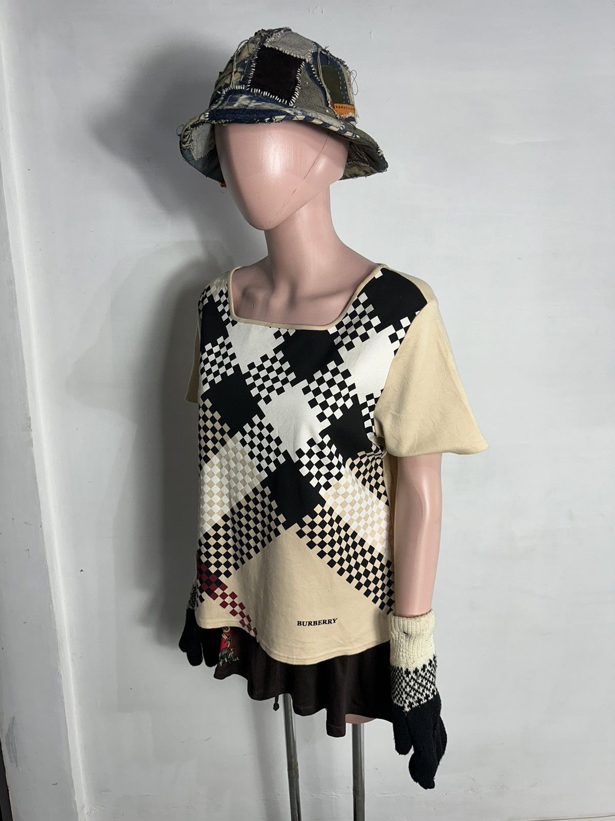 Burberry × Vintage Burberry Tshirt Size L / US 10 / IT 46 - 1 Thumbnail