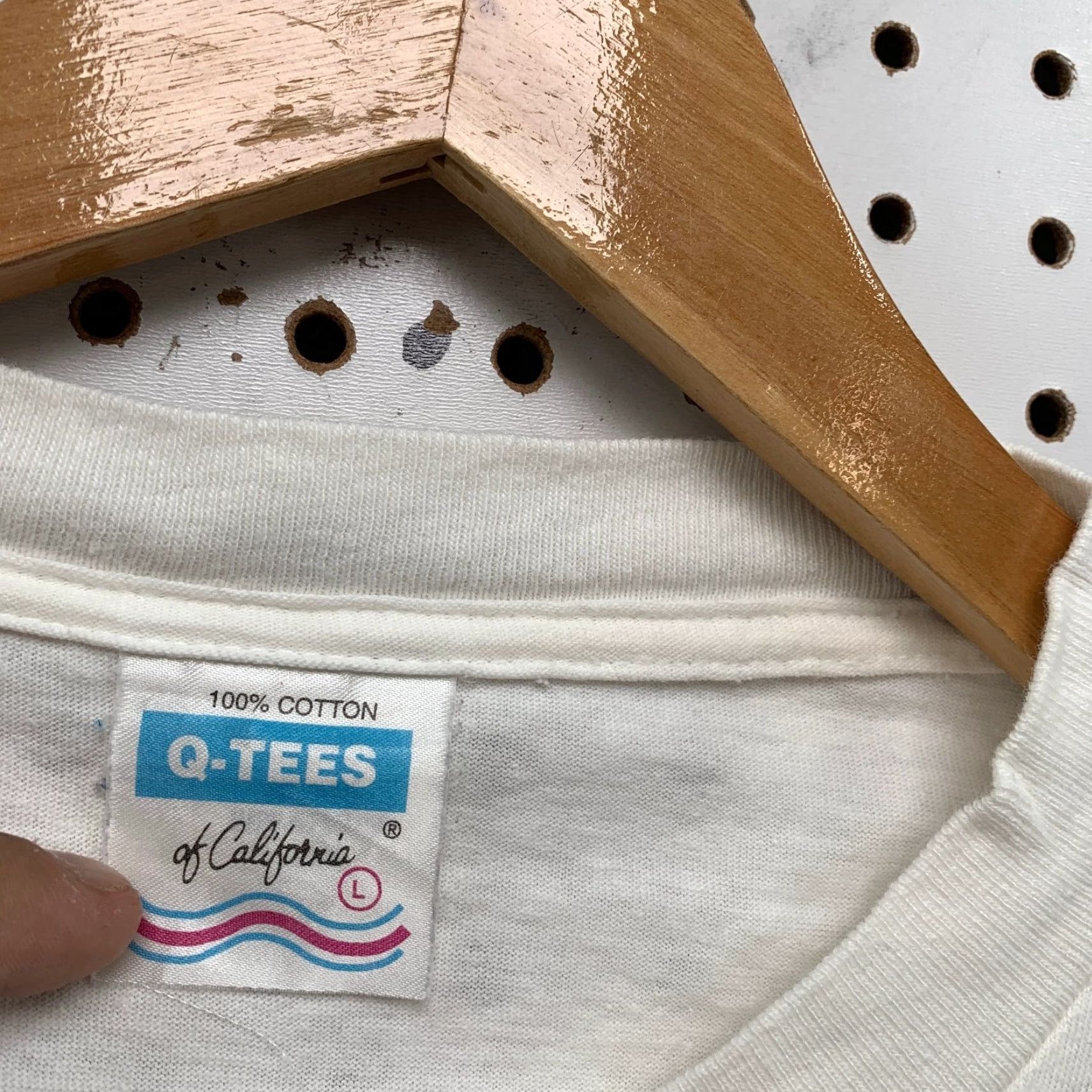 Delta VINTAGE Dr Seuss Tri Delta Shirt Mens L Single Stitch Fish Wisconsin Shirt Men 90s University Beige Cotton T-Shirt Size US L / EU 52-54 / 3 - 3 Thumbnail