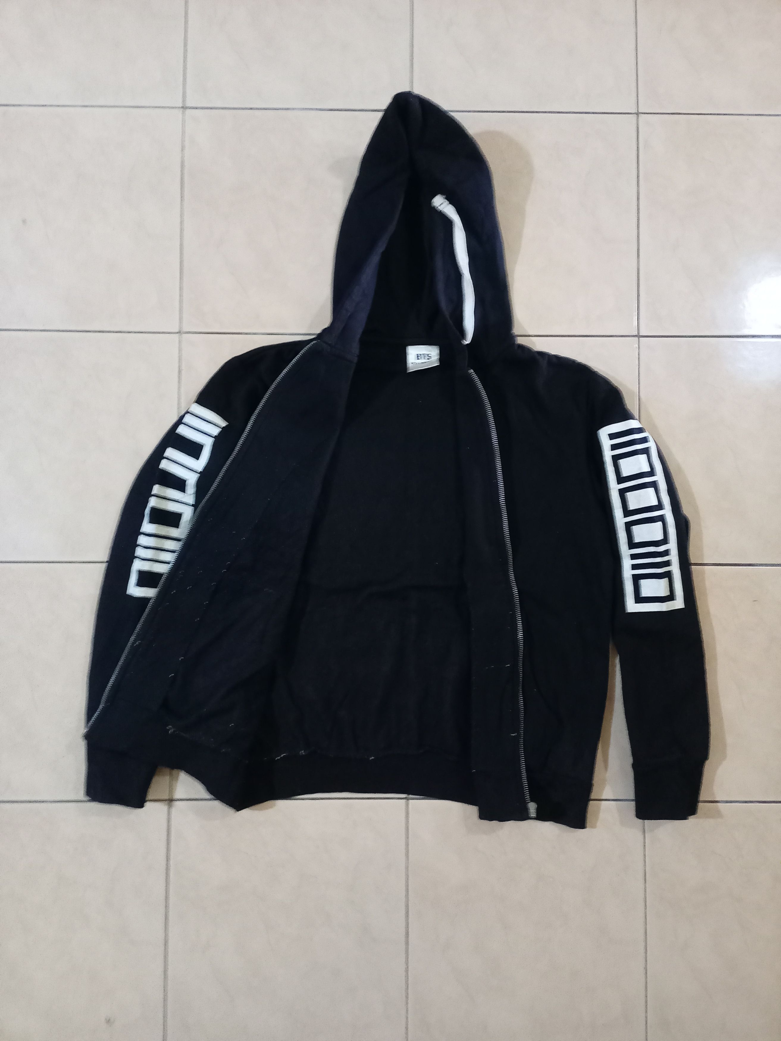 Vintage VINTAGE BTS X OFFICIAL MD HOODIE Size US M / EU 48-50 / 2 - 2 Thumbnail