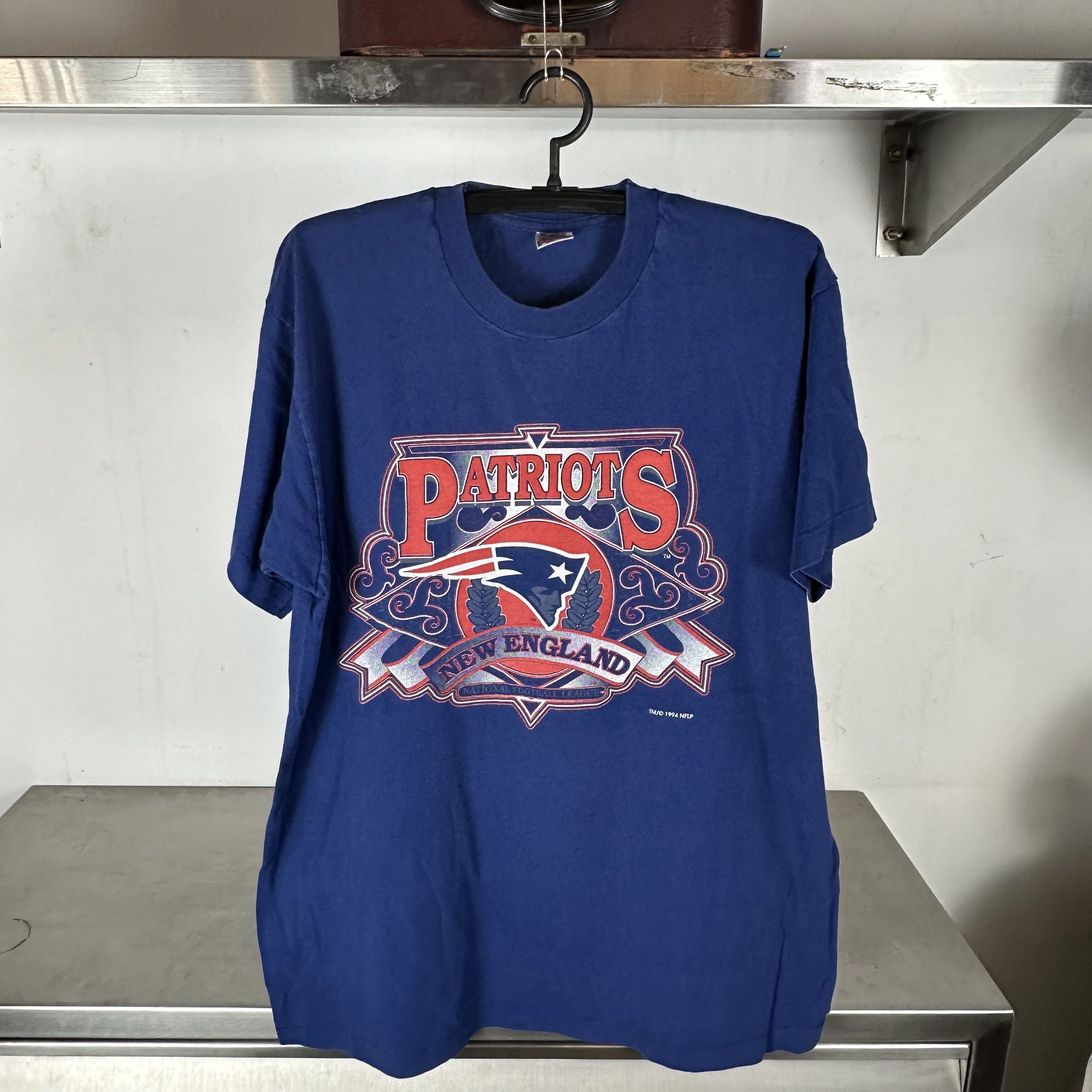 Vintage Vintage 1994 New England Patriots NFL T-shirt Size US XL / EU 56 / 4 - 1 Thumbnail