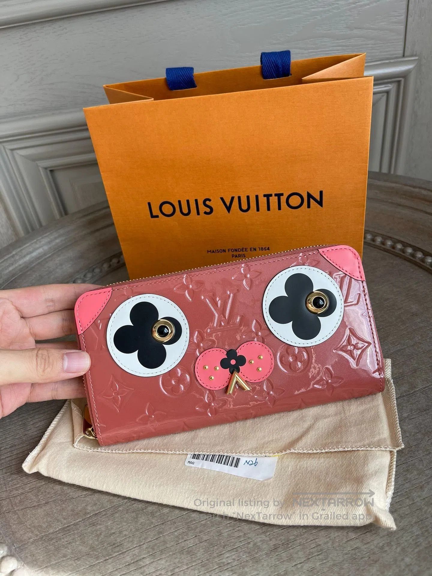 Louis Vuitton Louis Vuitton Patent Leather Dog Zip Wallet. Size ONE SIZE - 3 Thumbnail