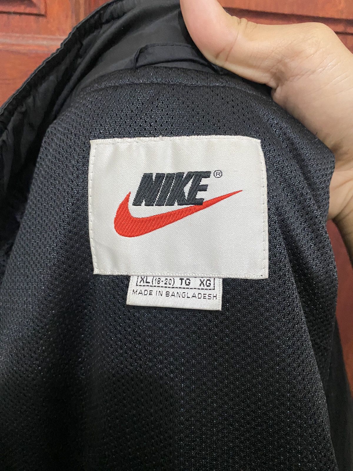 Nike Rare Nike Center Logo Swoosh Puffer Jacket Size US XL / EU 56 / 4 - 11 Thumbnail