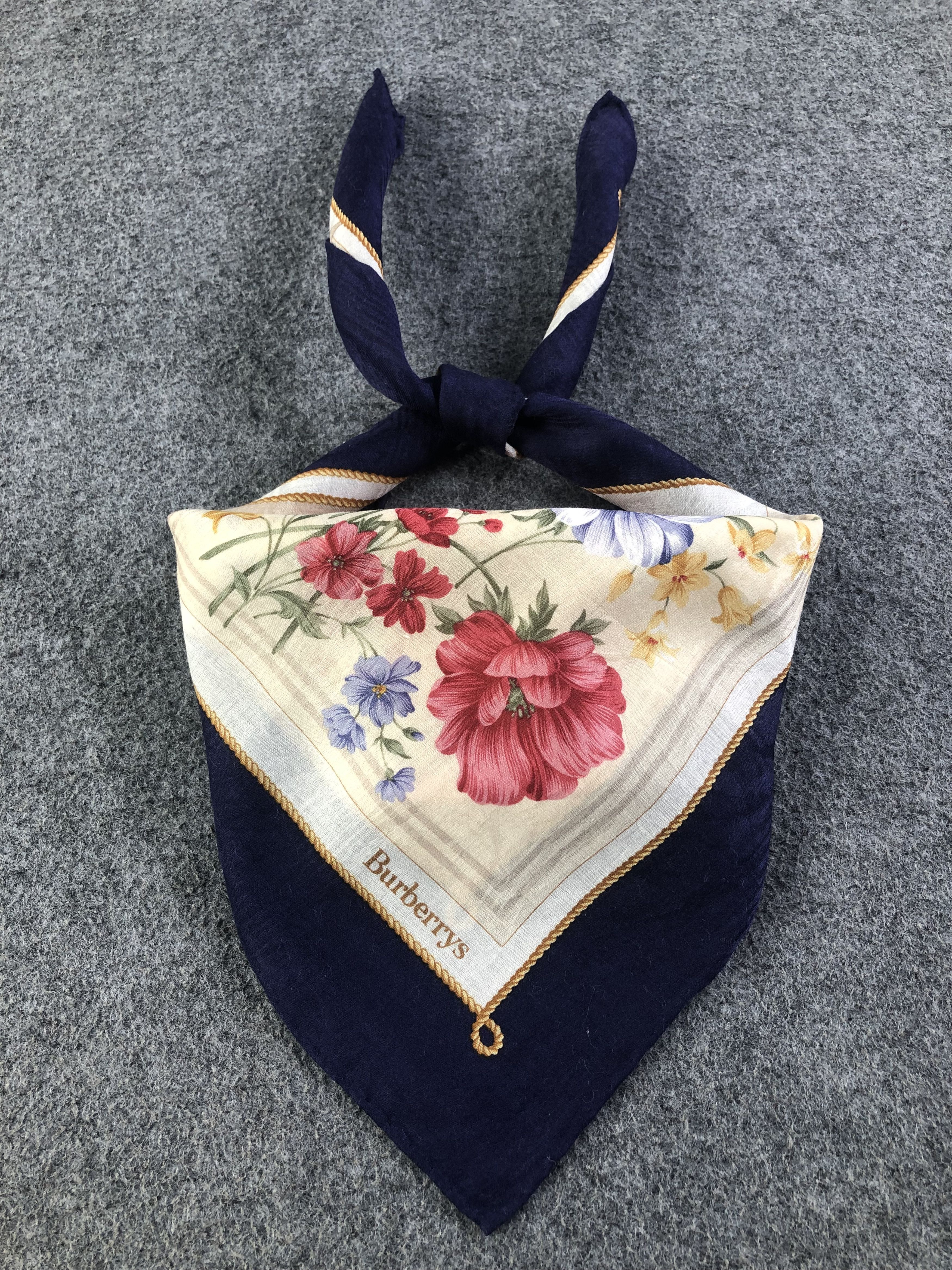 Burberry Burberrys Handkerchief / Bandana / Neckerchief Size ONE SIZE - 1 Thumbnail
