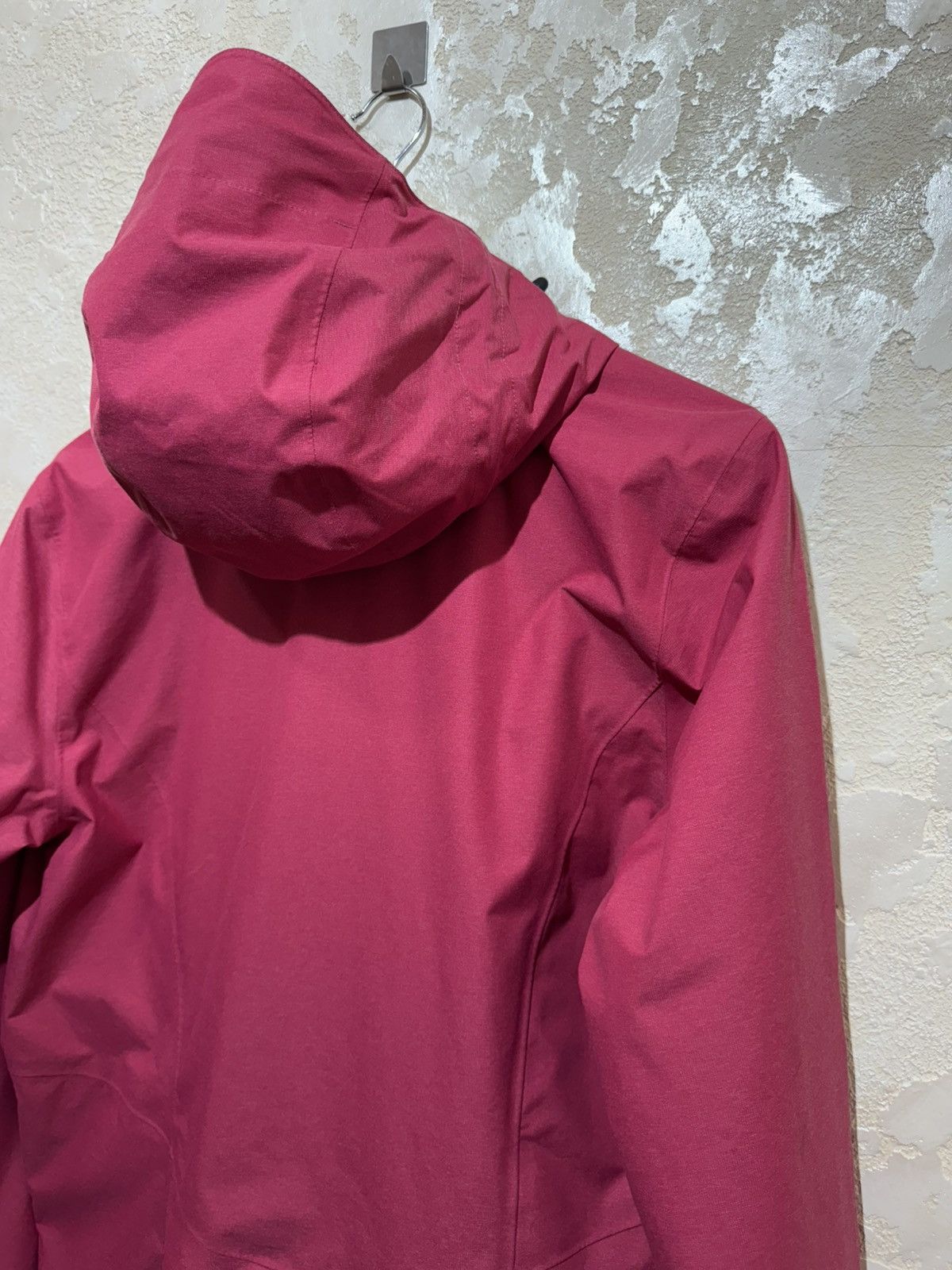 Berghaus × The Mountain Berghaus Women's Elara Waterproof Shell Jacket UK 14 Size L / US 10 / IT 46 - 12 Thumbnail