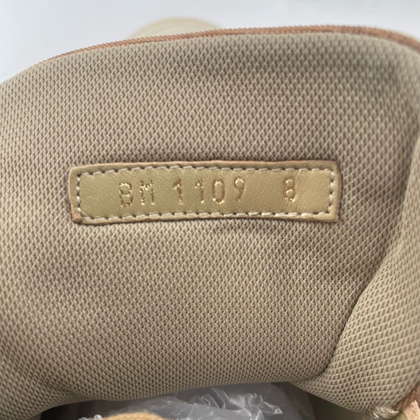 Louis Vuitton Rare item! Louis Vuitton size 42 high-top sneakers Size US 9 / EU 42 - 5 Thumbnail