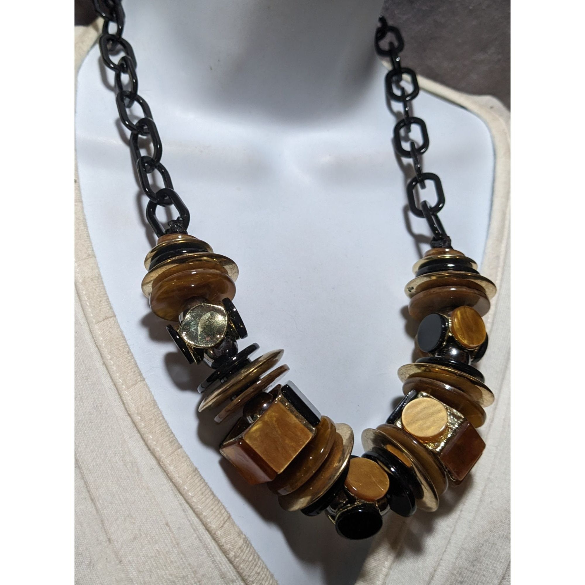 Other Chunky Glam Black And Gold Shell Disc Abstract Necklace Size ONE SIZE - 8 Thumbnail