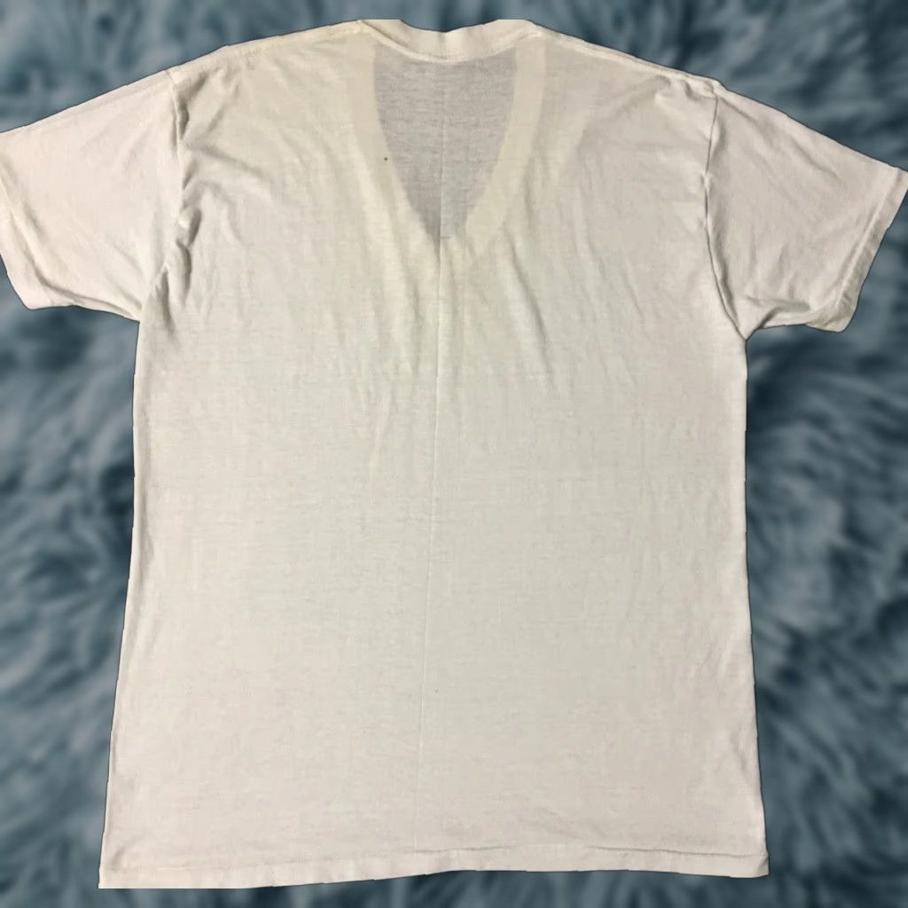 Vintage VINTAGE 80s Faded V Neck Shirt L USA Grunge Biker Punk Surf Skate Trucker Shirt Men White XS? Size US L / EU 52-54 / 3 - 1 Thumbnail