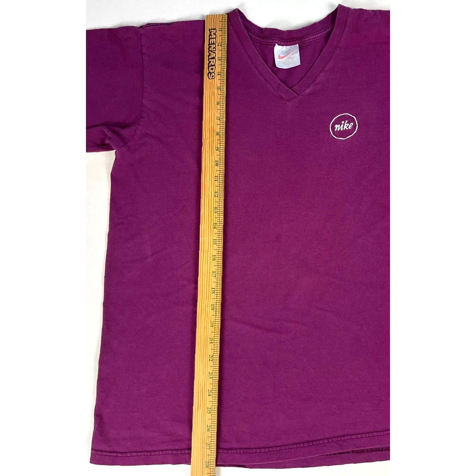 Nike VINTAGE Nike Men's T-Shirt Magenta V-Neck 90s Embroidered Logo Sz L Size US L / EU 52-54 / 3 - 6 Thumbnail
