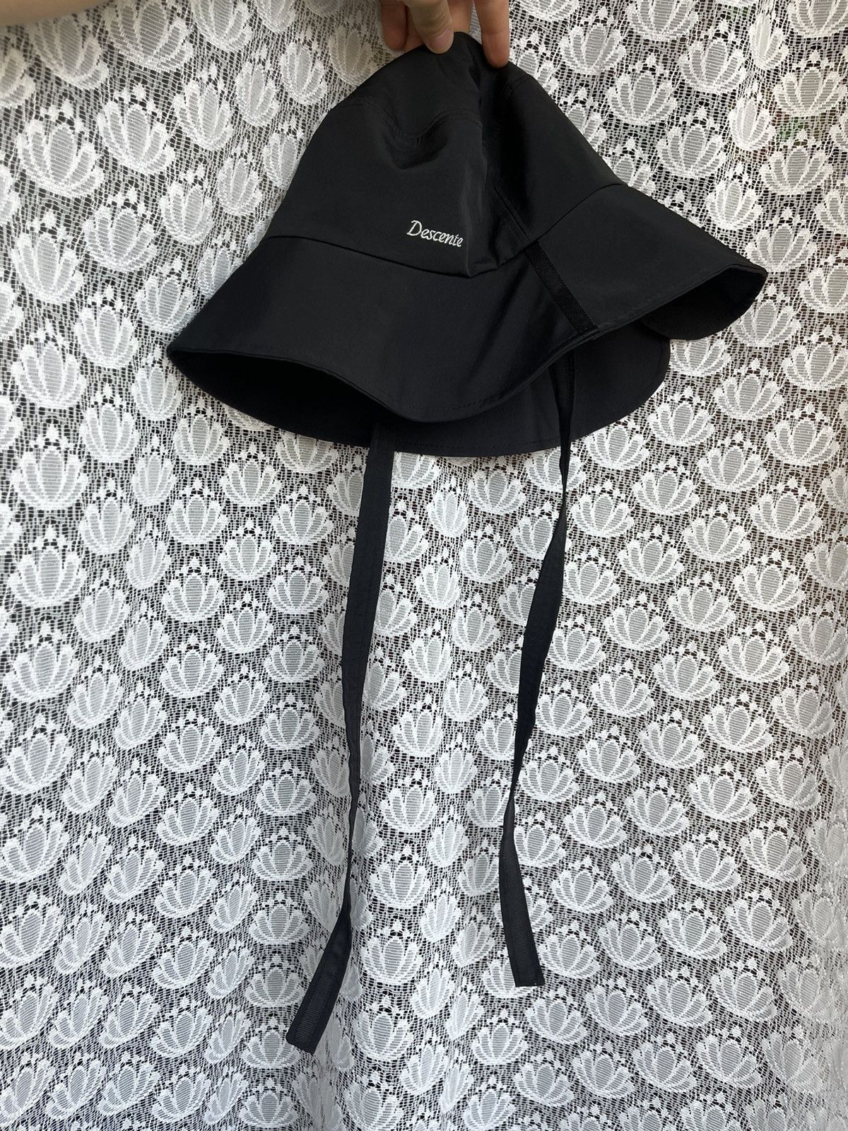 Descente black bucket hat korea style kpop rare