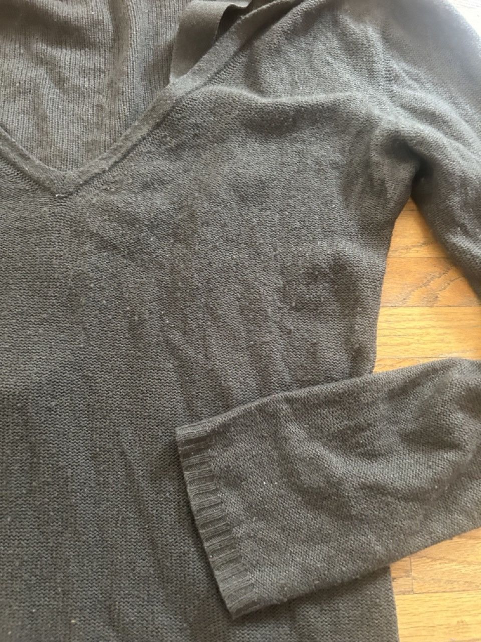 Unconditional Men's Silk and Cashmere V Neck sweater Size US L / EU 52-54 / 3 - 6 Thumbnail
