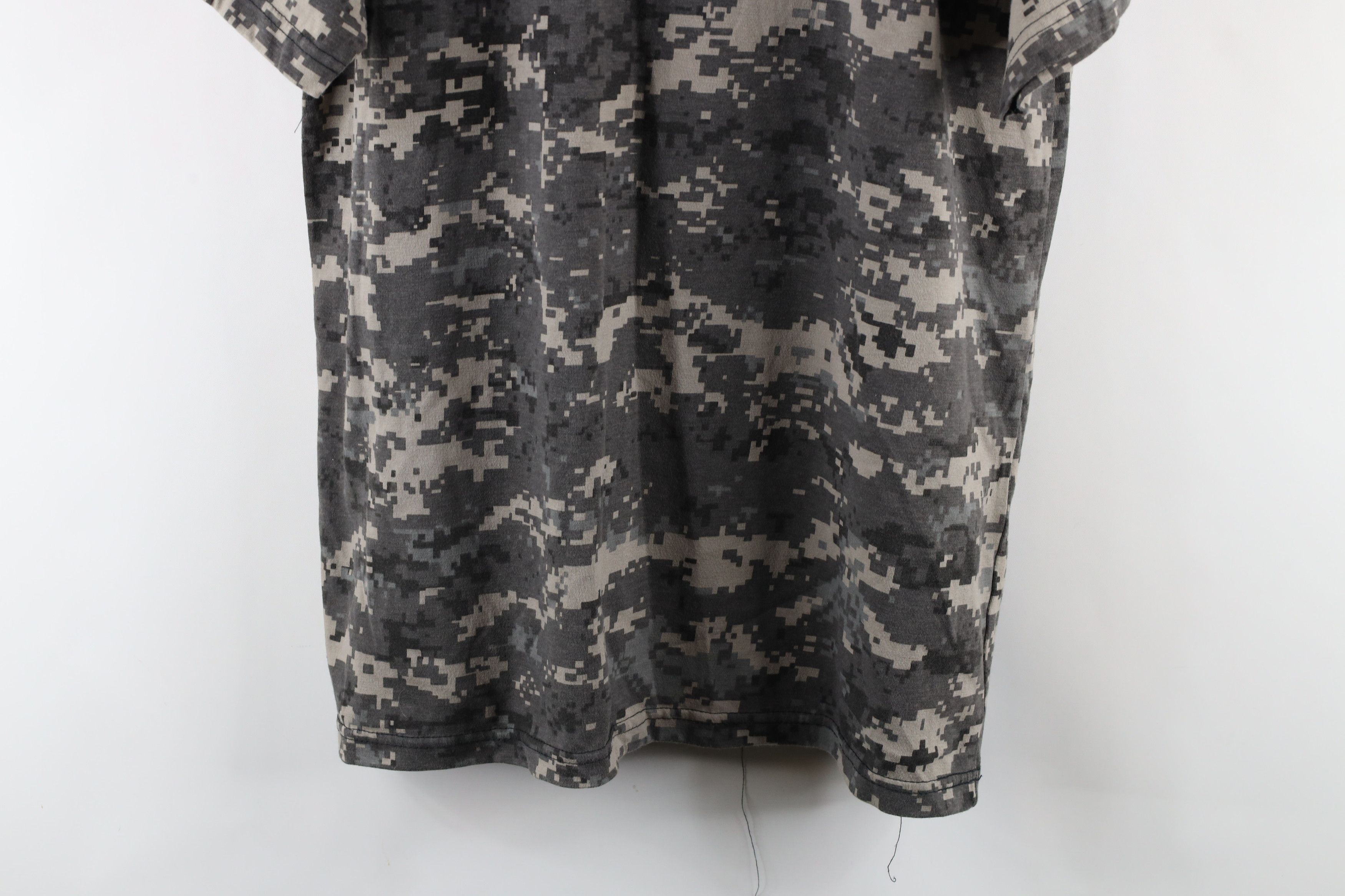Vintage Vintage Streetwear Digital Camouflage Short Sleeve T-Shirt Size US XL / EU 56 / 4 - 3 Thumbnail