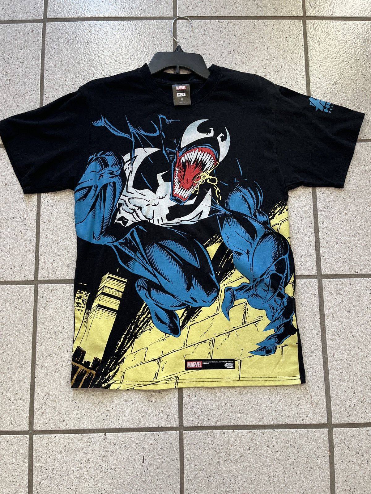 Huf HUF x MARVEL Venom Full Body Print Size US M / EU 48-50 / 2 - 1 Thumbnail