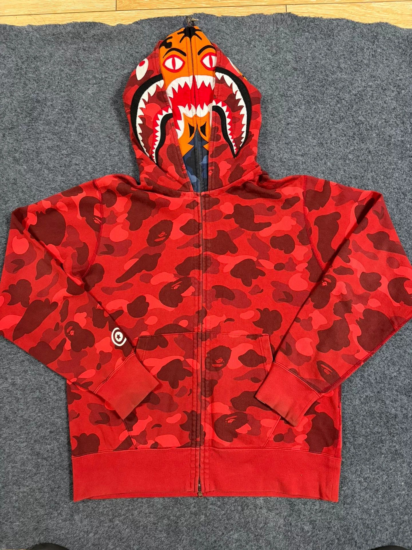Bape Bape Multi Shark Sweatshirt Pullover Size US L / EU 52-54 / 3 - 1 Thumbnail