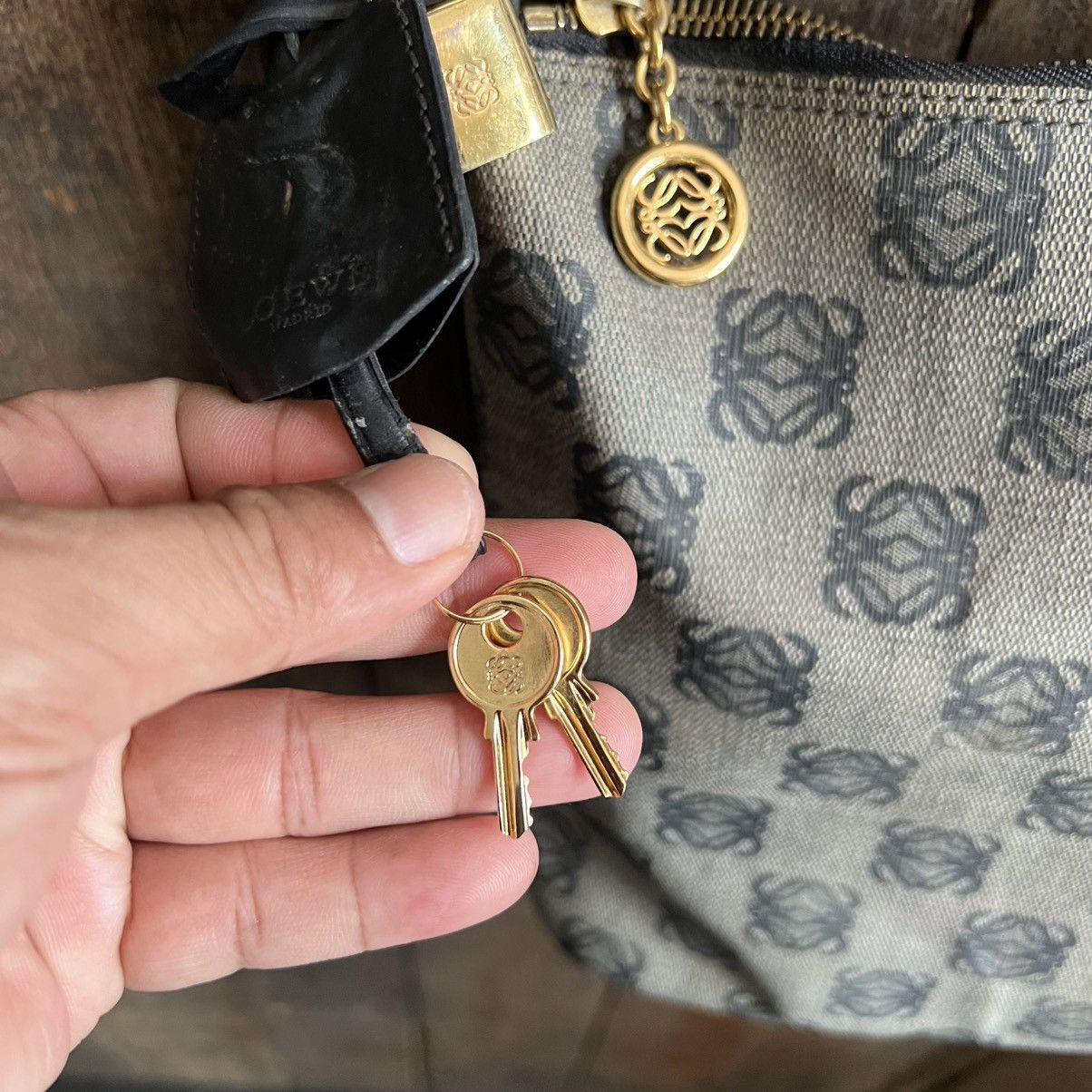 Loewe Loewe Monogram Coated Canvas Shoulder Bag Size ONE SIZE - 4 Thumbnail