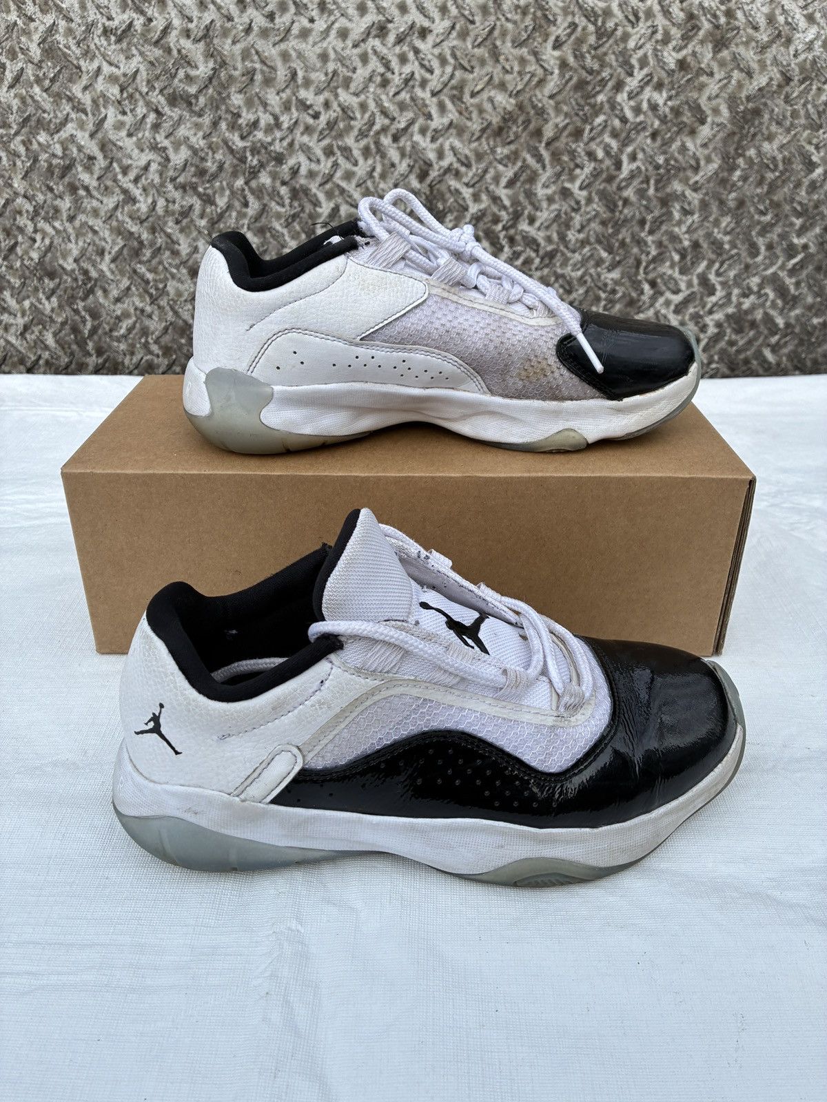 Jordan Brand Nike Boys Air Jordans 11 CMFT Low DV2208-100 Shoes Size 5.5Y Size US 5.5 / EU 38 - 1 Thumbnail