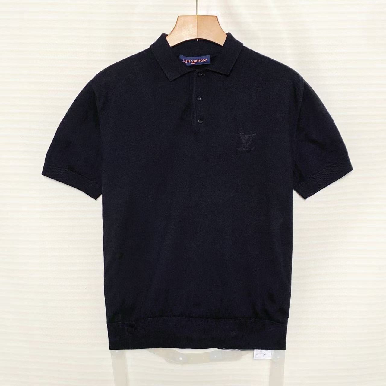 Louis Vuitton Louis Vuitton Embossed Polo Collar Shirt Size US S / EU 44-46 / 1 - 1 Thumbnail