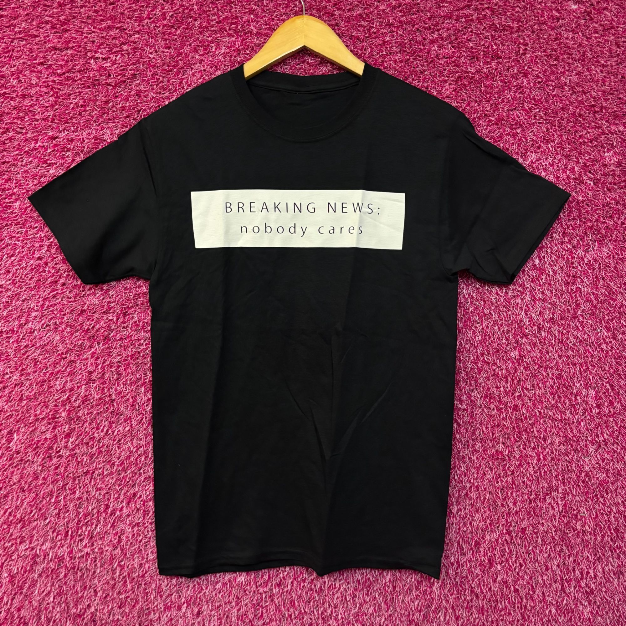 Other Breaking News: Nobody Cares graphic T-Shirt Small Size US S / EU 44-46 / 1 - 1 Thumbnail