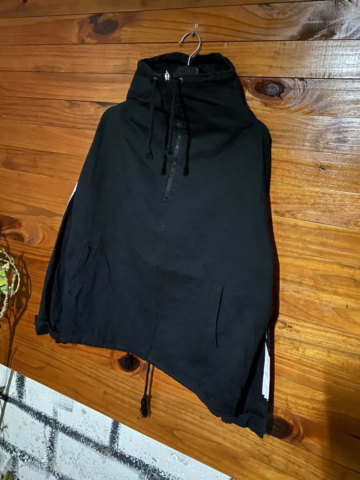 CRYX Graphic Hooded Jacket Black White Streetwear Urbanstyle