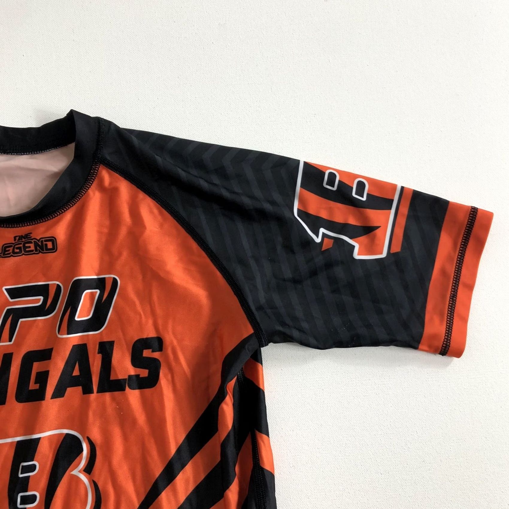 Vintage One Legend MENS Rash Guard Short Sleeve Shirt Sports Black Orange Graphic Rashguard Surfing Swimming S Mens Size US 29 - 4 Thumbnail