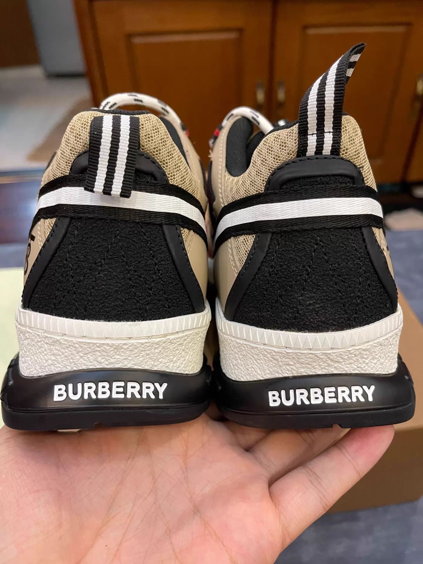 Burberry Burberry Camel Dad Sneaker 41.5 Black Red Strap Size US 8.5 / EU 41-42 - 4 Thumbnail