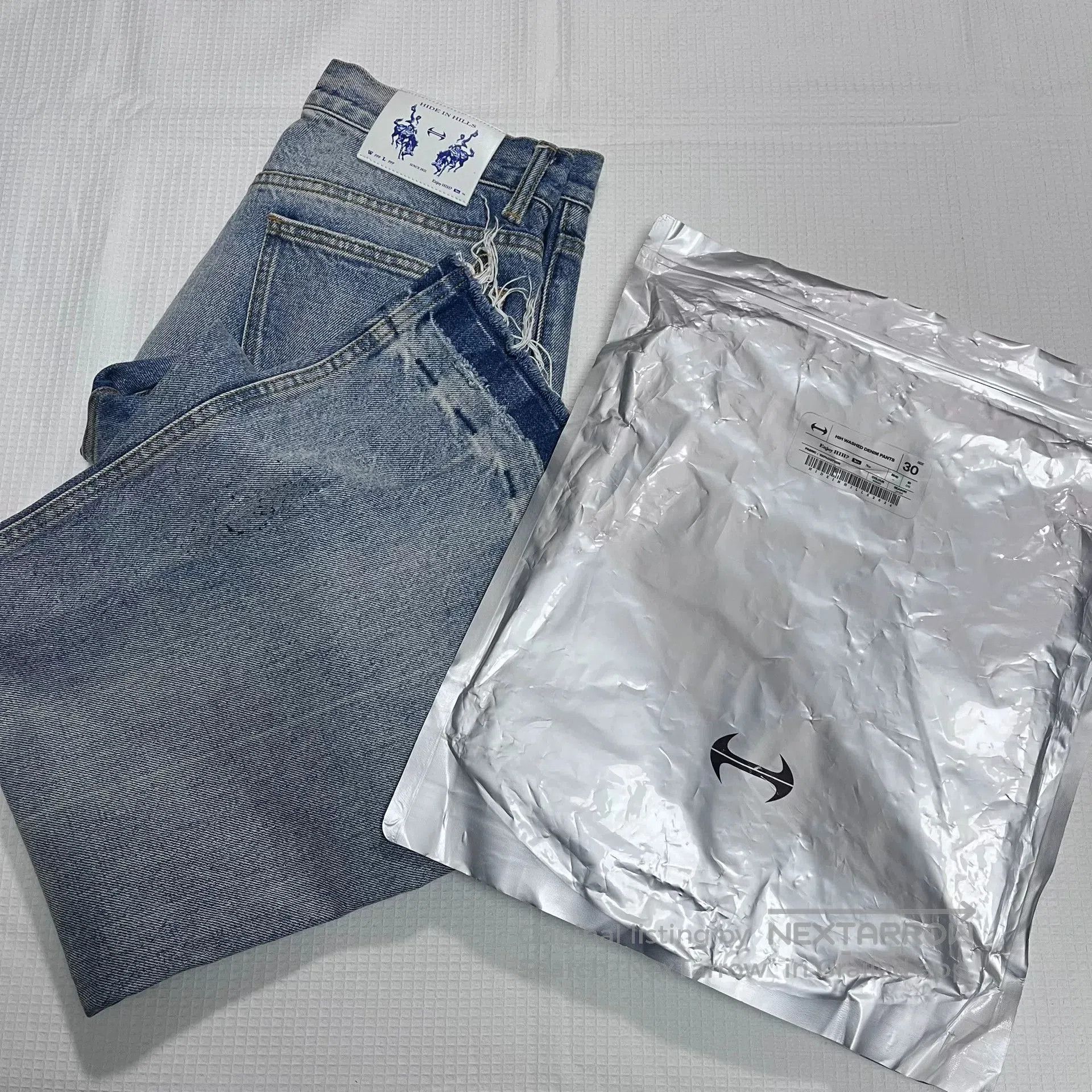 HIDEAWAYS Hide in Hills Ink Splatter Flared Washed Jeans. Size 30" / US 8 / IT 44 - 9 Thumbnail