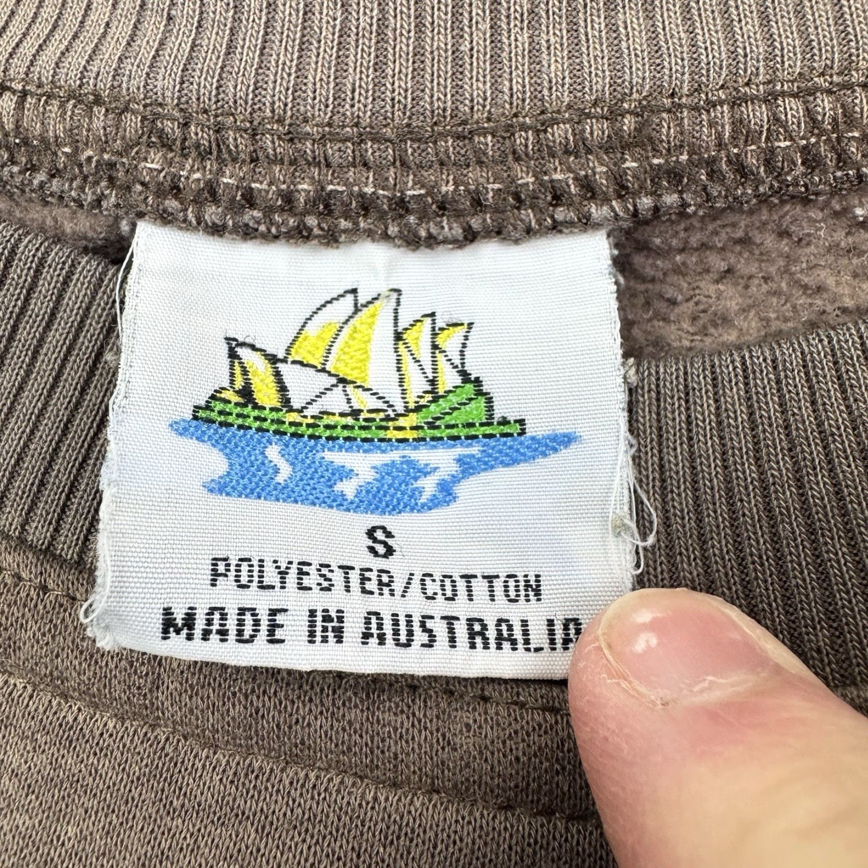 Vintage VINTAGE Melbourne Australia Sweatshirt Men Adult Small S Brown Embroidered 90s Animals Nature Pullover Crew Ne ck Size US S / EU 44-46 / 1 - 7 Thumbnail